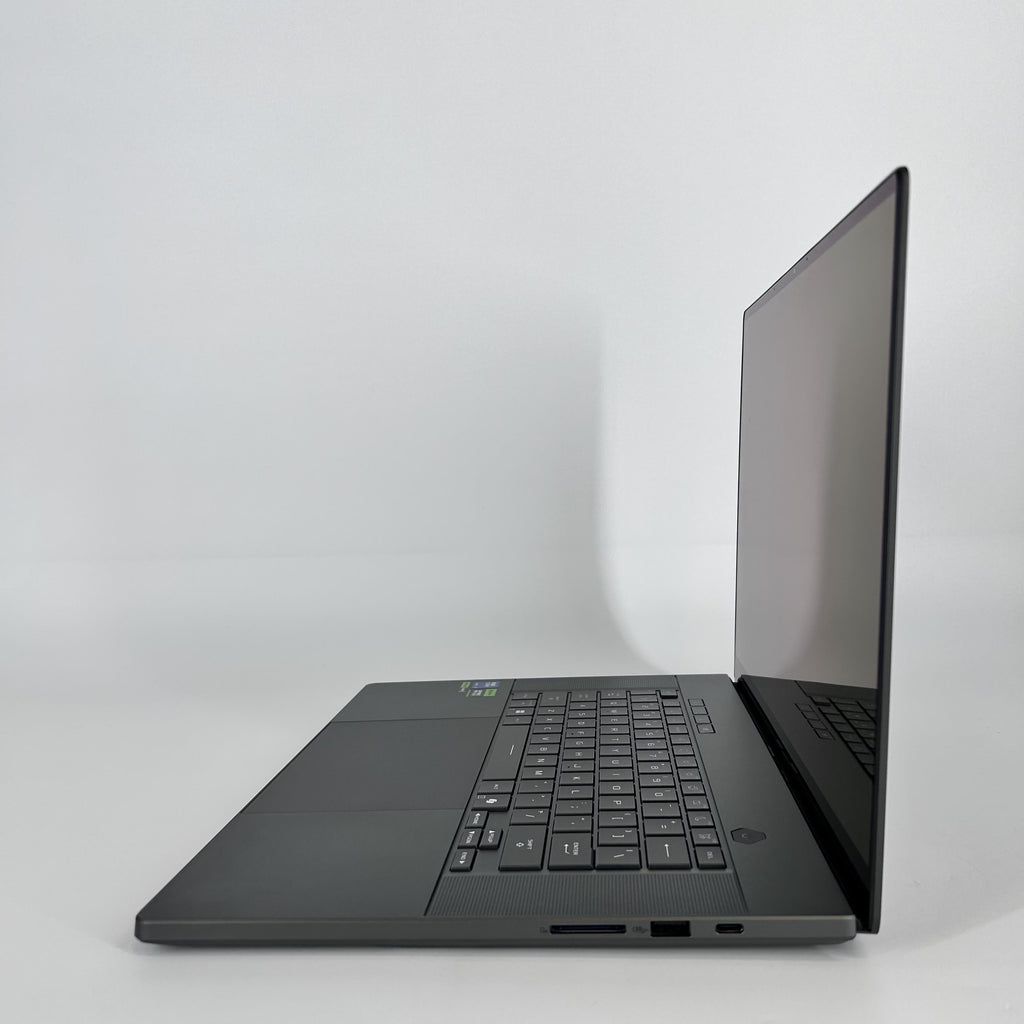 Asus ROG Zephyrus G16 GU605 16 Black 2.9 GHz Intel Core Ultra 9 Series 2 32GB RAM 2TB Solid State Drive NVIDIA GeForce RTX 5080 16 GB
