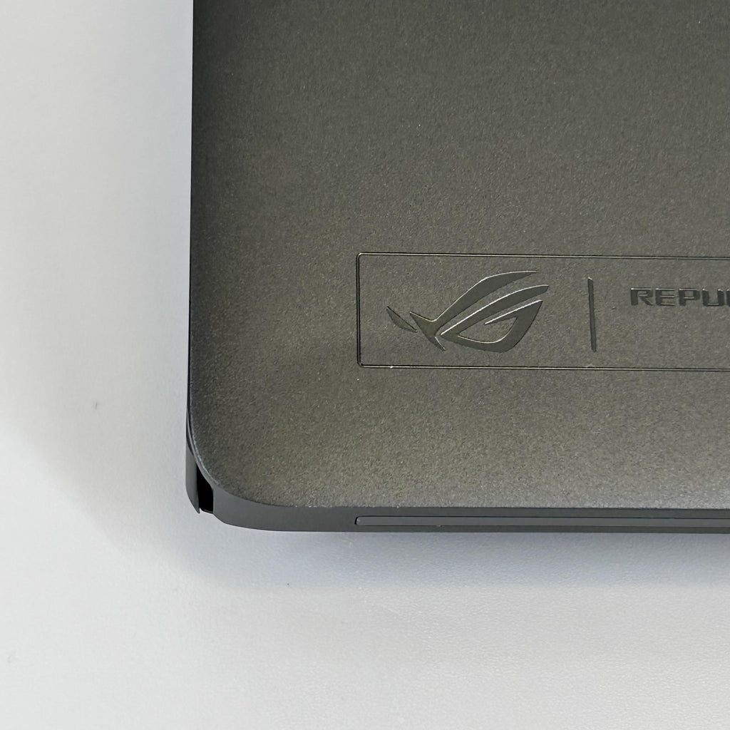 Asus ROG Zephyrus G16 GU605 16 Black 2.9 GHz Intel Core Ultra 9 Series 2 32GB RAM 2TB Solid State Drive NVIDIA GeForce RTX 5080 16 GB