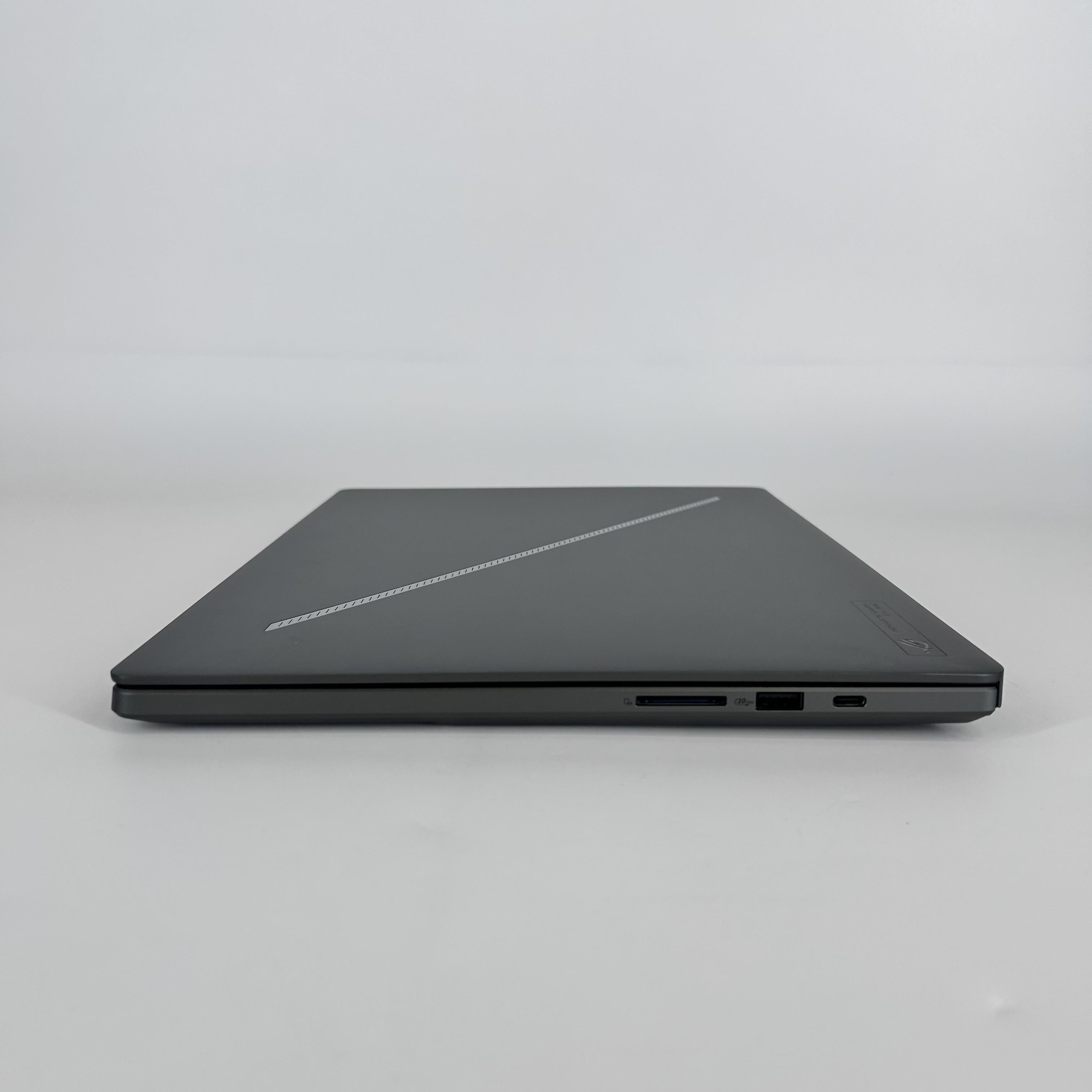 Asus ROG Zephyrus G16 GU605 16 Black 2.9 GHz Intel Core Ultra 9 Series 2 32GB RAM 2TB Solid State Drive NVIDIA GeForce RTX 5080 16 GB
