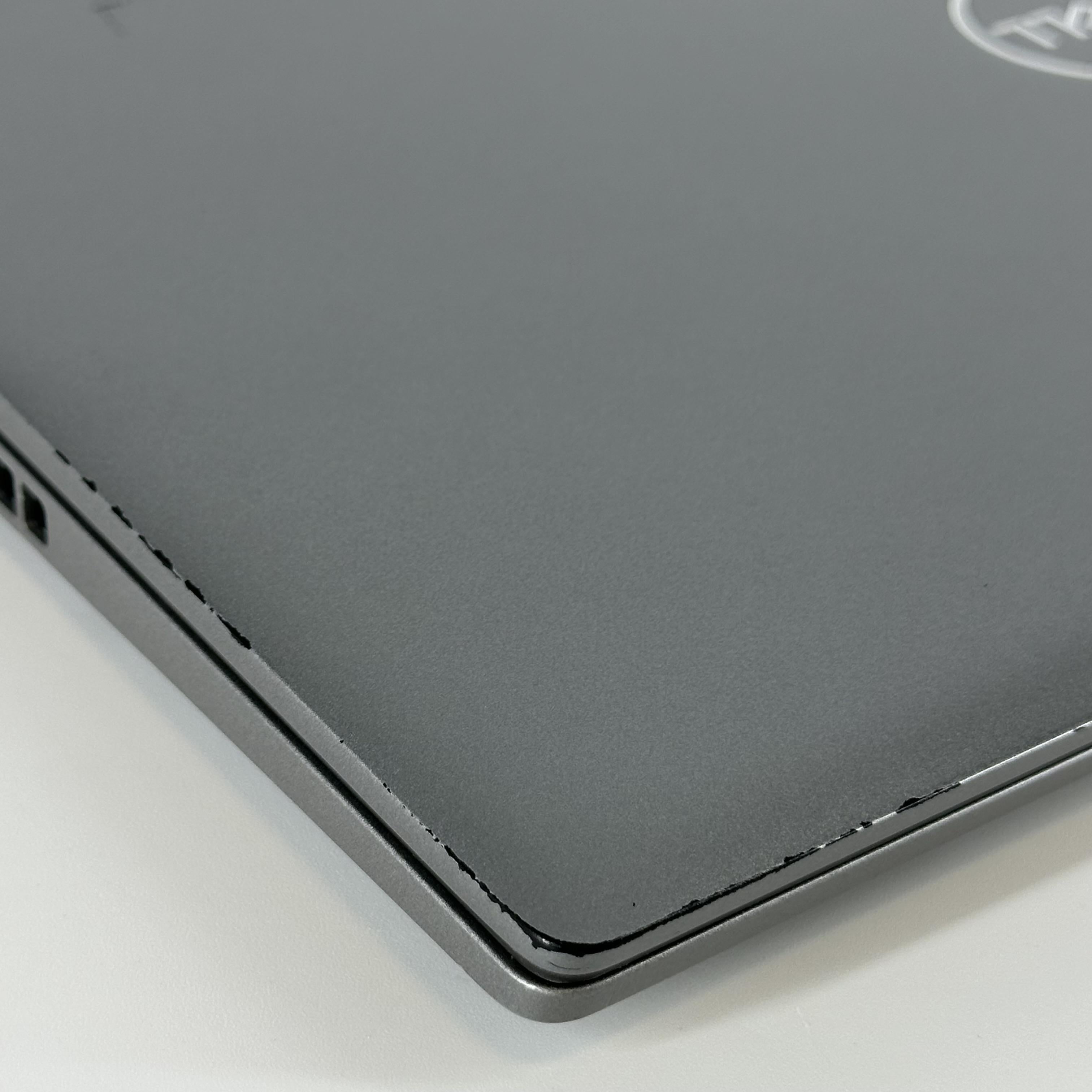 Dell Latitude 5540 15.6 Gray 1.7 GHz Intel Core i7 13th Gen. 16GB RAM 512GB Solid State Drive