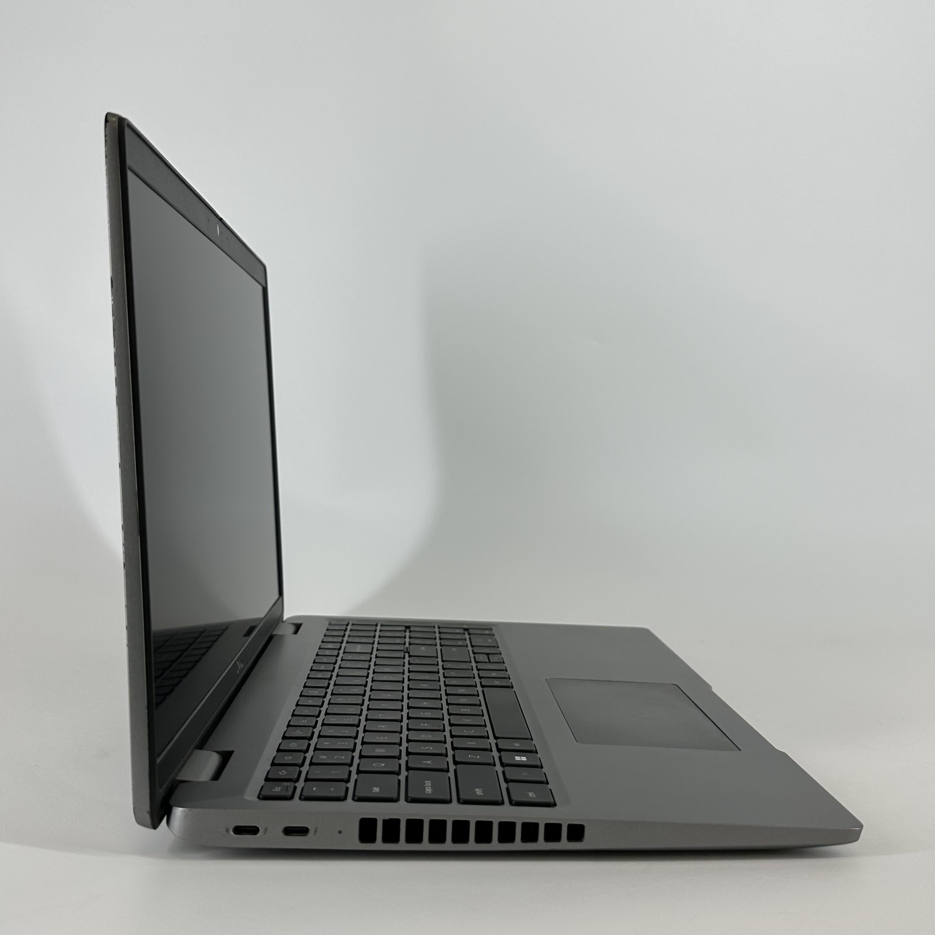 Dell Latitude 5540 15.6 Gray 1.7 GHz Intel Core i7 13th Gen. 16GB RAM 512GB Solid State Drive