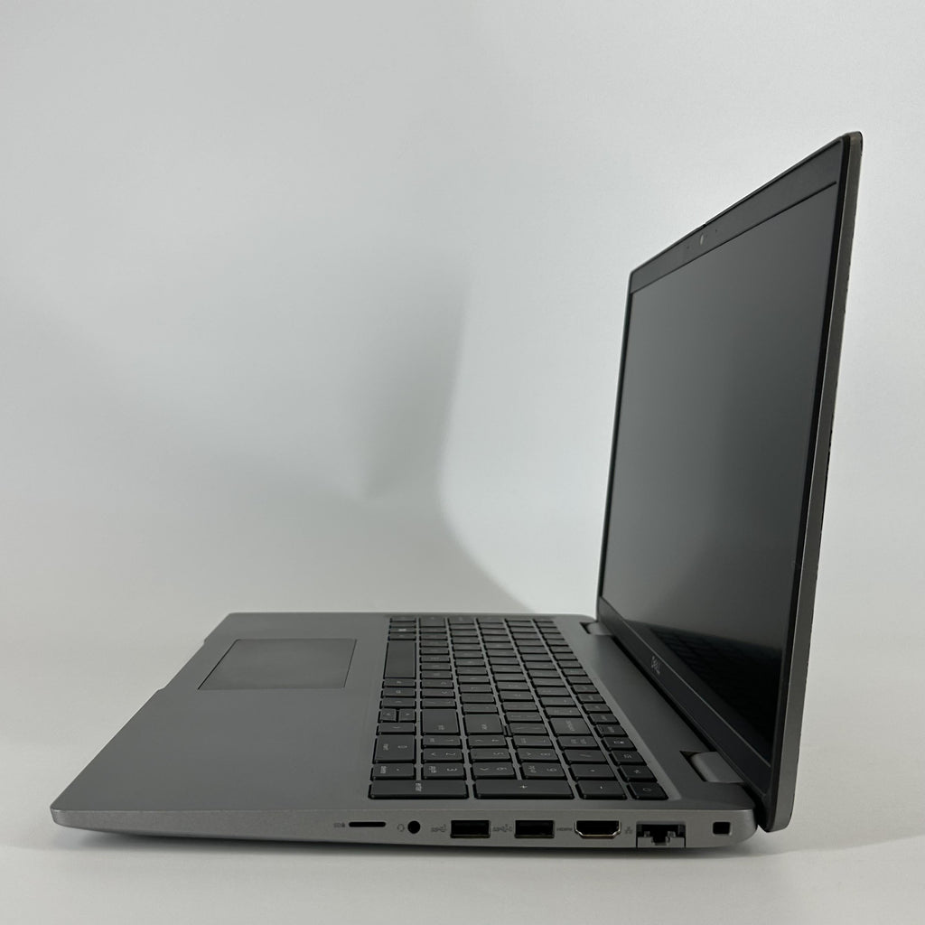 Dell Latitude 5540 15.6 Gray 1.7 GHz Intel Core i7 13th Gen. 16GB RAM 512GB Solid State Drive