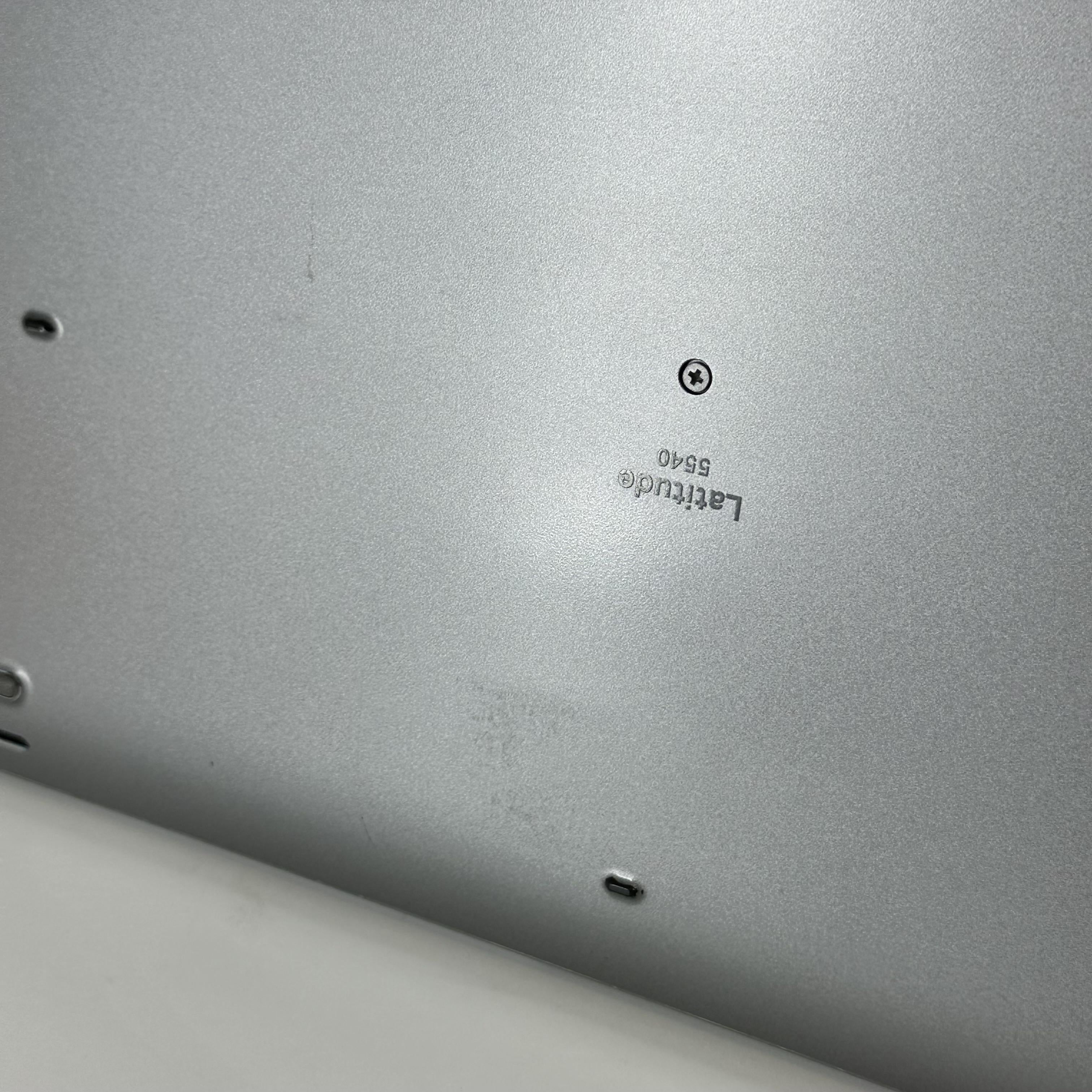 Dell Latitude 5540 15.6 Gray 1.7 GHz Intel Core i7 13th Gen. 16GB RAM 512GB Solid State Drive