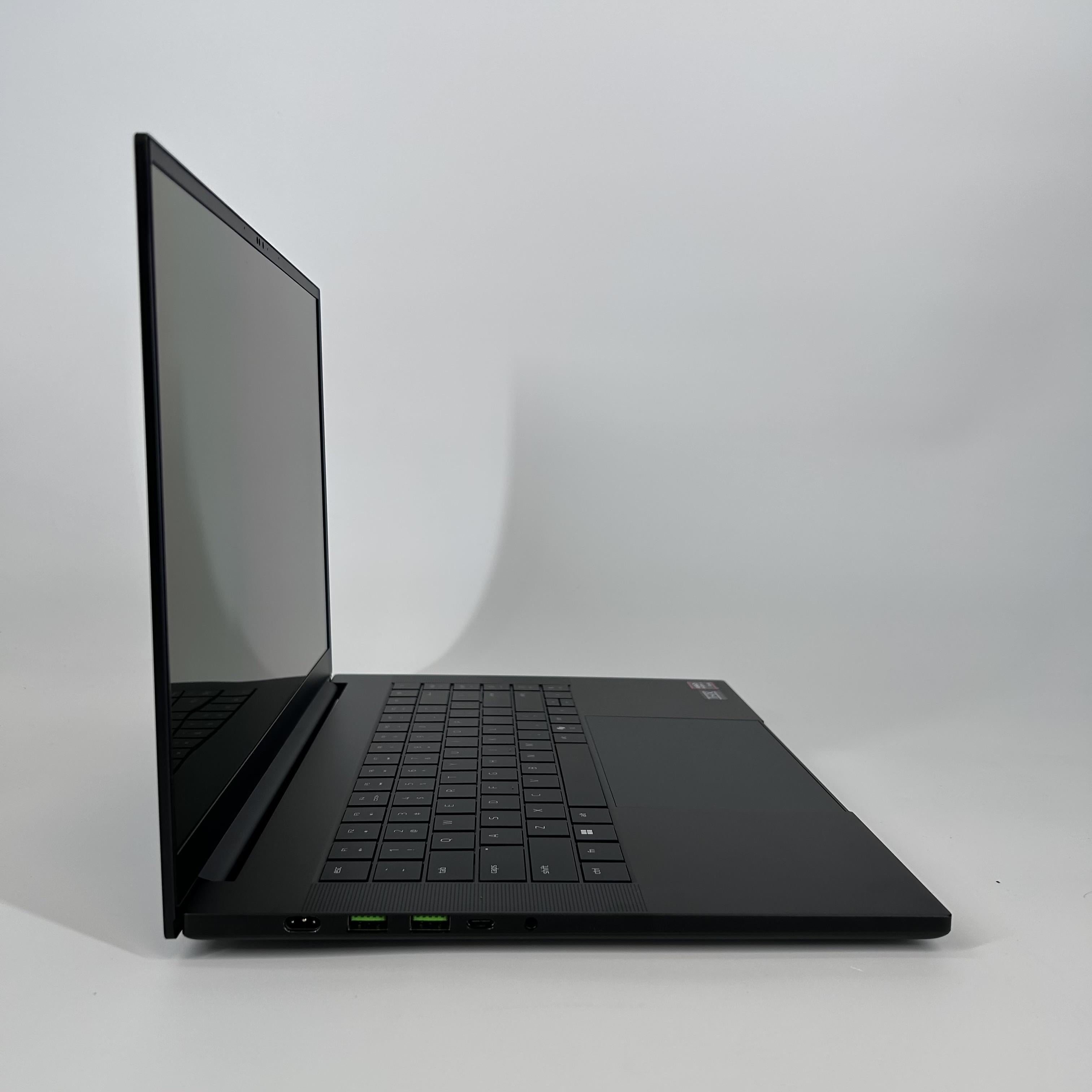Razer Blade 16 2025 Black 2.0 GHz AMD Ryzen AI 9 HX 370 64GB RAM 2TB Solid State Drive 2TB Solid State Drive NVIDIA GeForce RTX 5090 24 GB