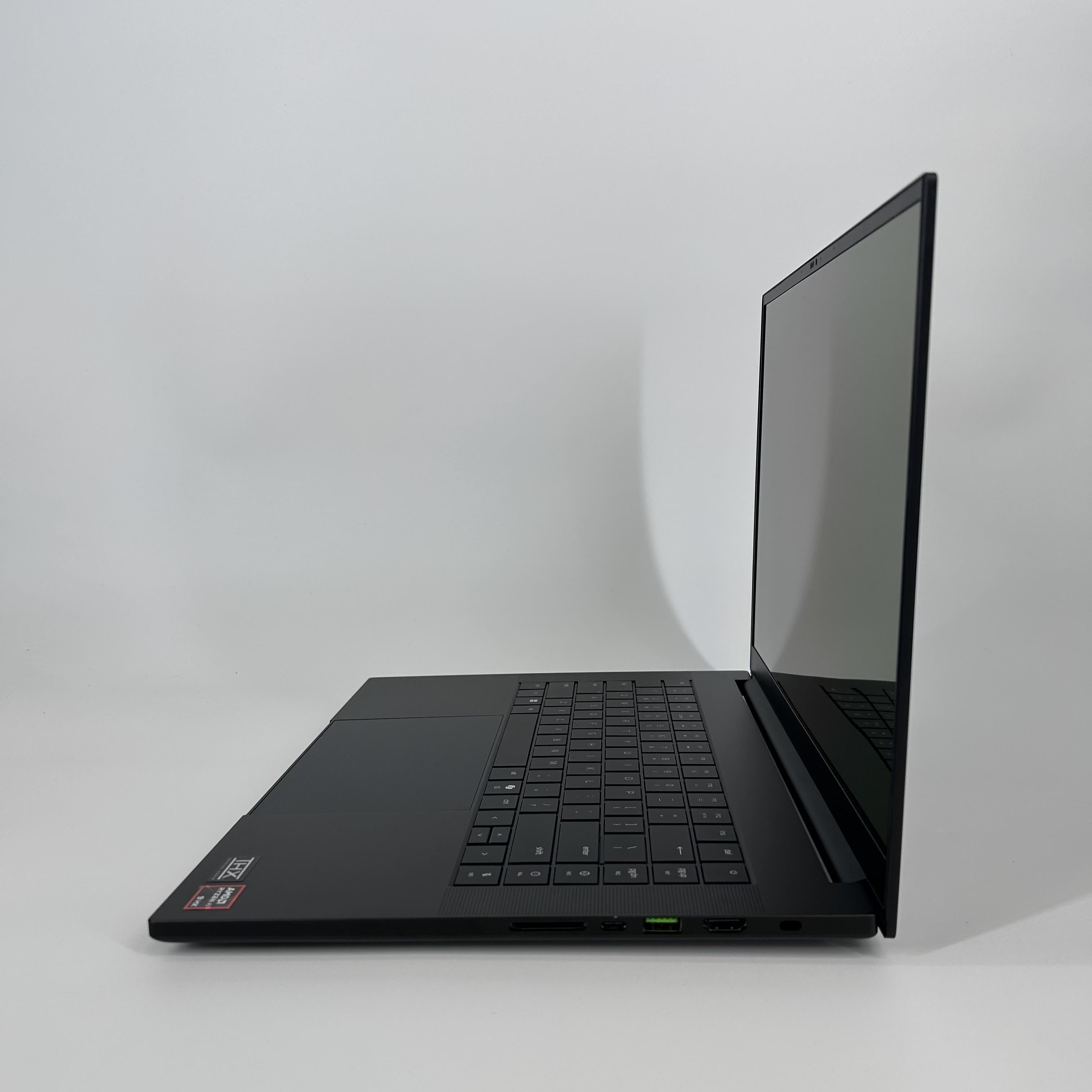 Razer Blade 16 2025 Black 2.0 GHz AMD Ryzen AI 9 HX 370 64GB RAM 2TB Solid State Drive 2TB Solid State Drive NVIDIA GeForce RTX 5090 24 GB