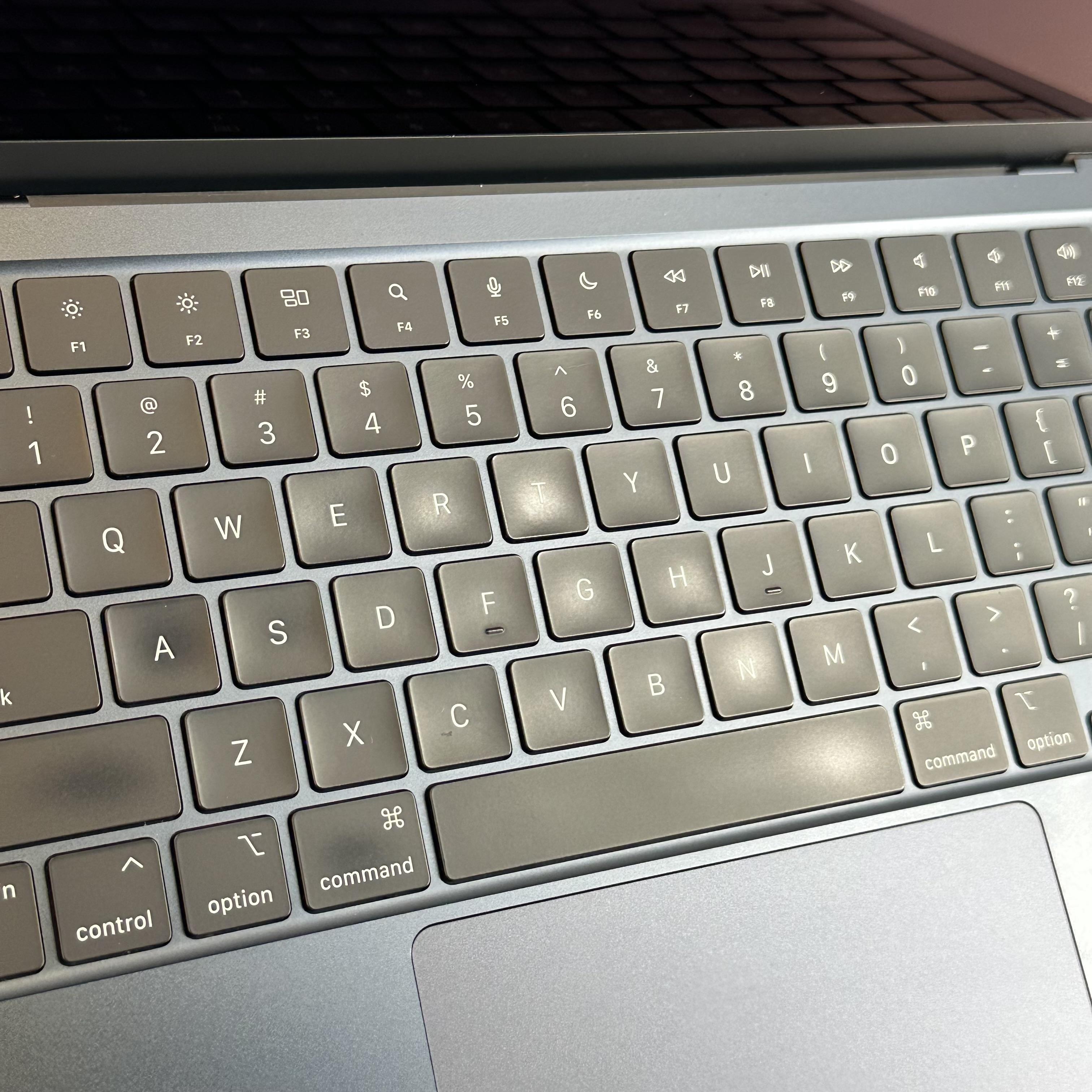 MacBook Air 13 2022 Blue 3.49 GHz M2 8-Core CPU 8GB Unified Memory 256GB Solid State Drive 8-Core GPU