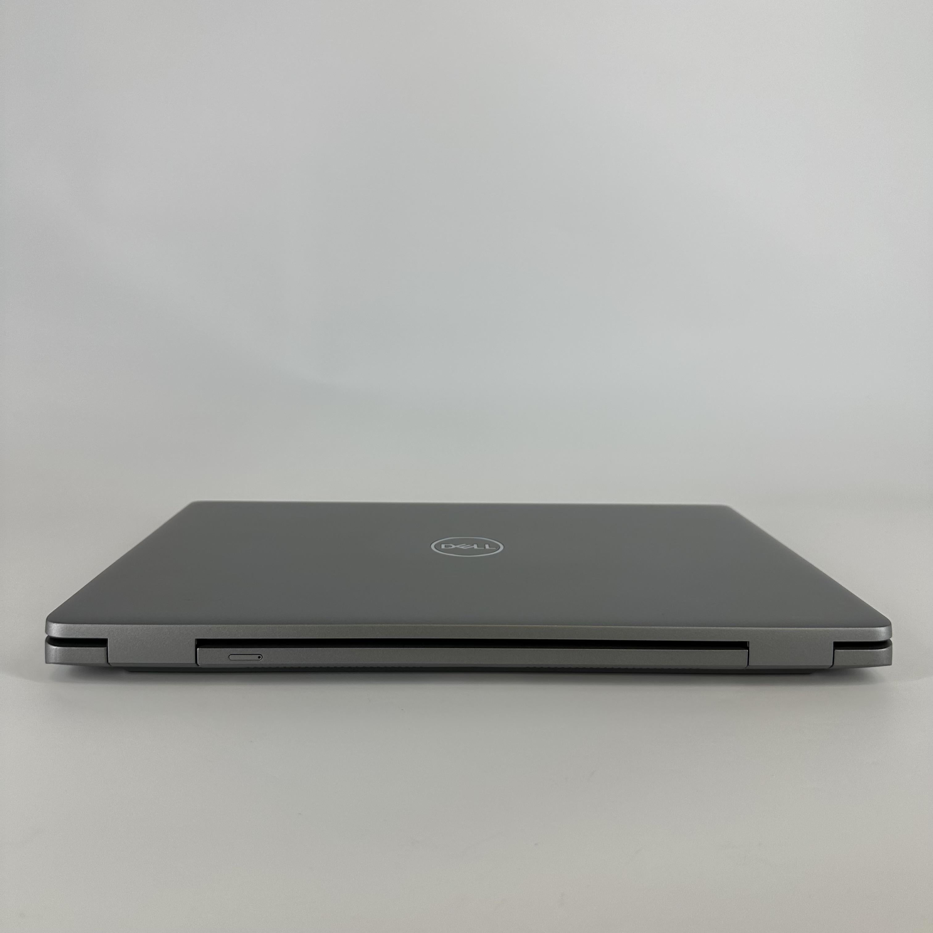 Dell Latitude 5540 15.6 Silver 1.9 GHz Intel Core i7 13th Gen. 16GB RAM 512GB Solid State Drive
