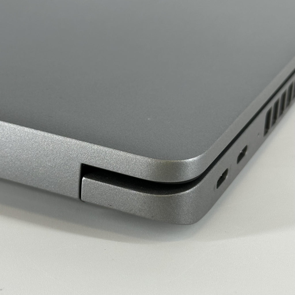 Dell Latitude 5540 15.6 Silver 1.9 GHz Intel Core i7 13th Gen. 16GB RAM 512GB Solid State Drive