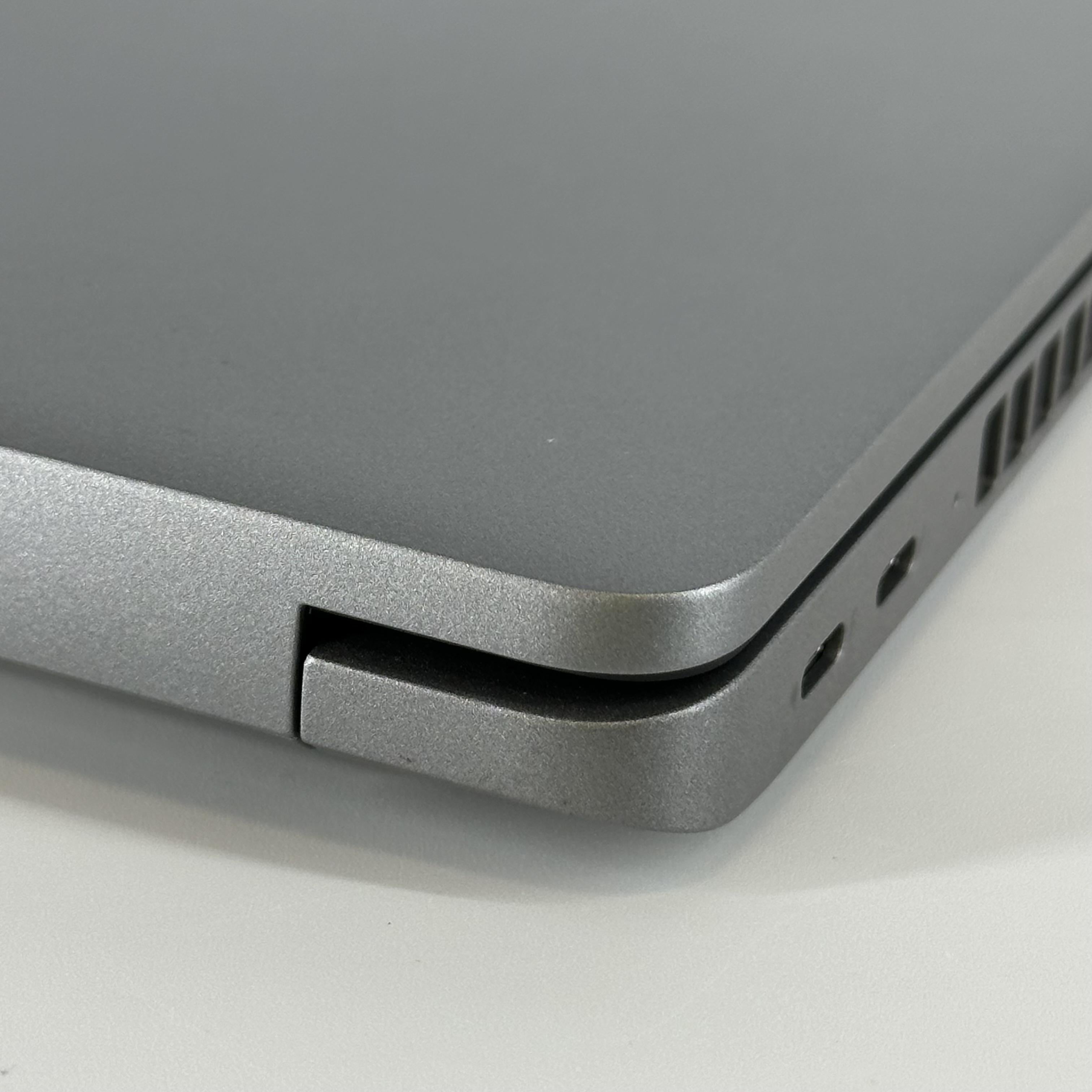 Dell Latitude 5540 15.6 Silver 1.9 GHz Intel Core i7 13th Gen. 16GB RAM 512GB Solid State Drive