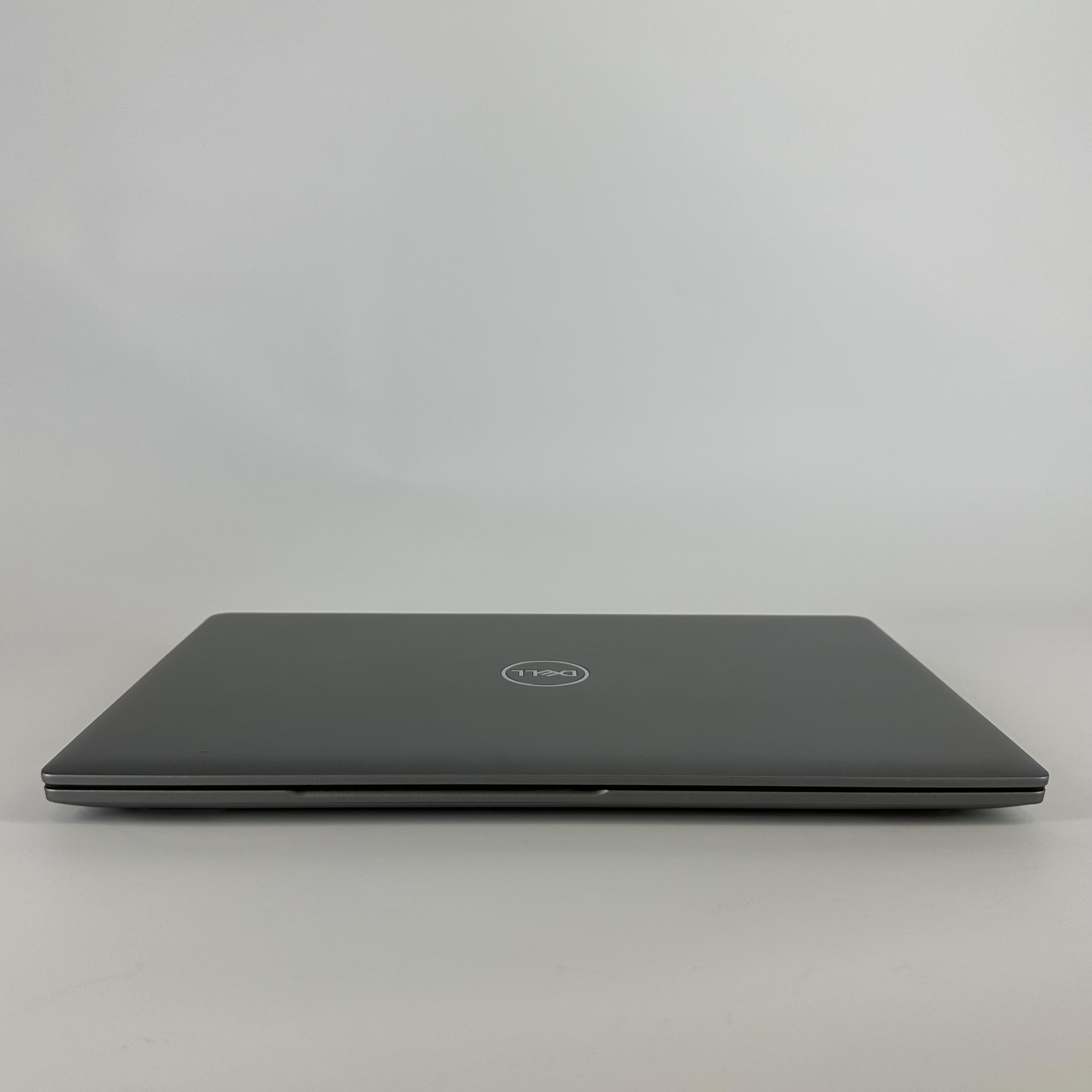 Dell Latitude 5540 15.6 Silver 1.9 GHz Intel Core i7 13th Gen. 16GB RAM 512GB Solid State Drive