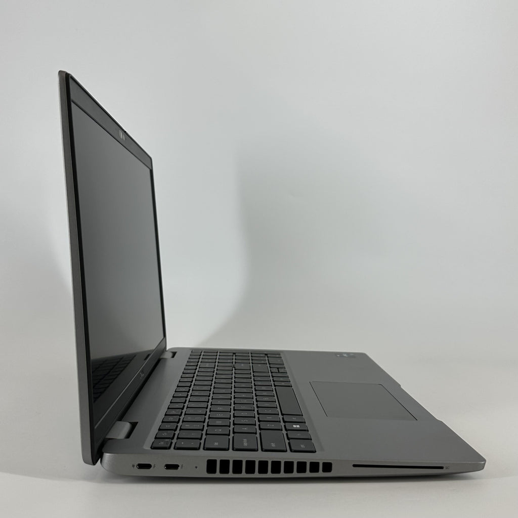 Dell Latitude 5540 15.6 Silver 1.9 GHz Intel Core i7 13th Gen. 16GB RAM 512GB Solid State Drive