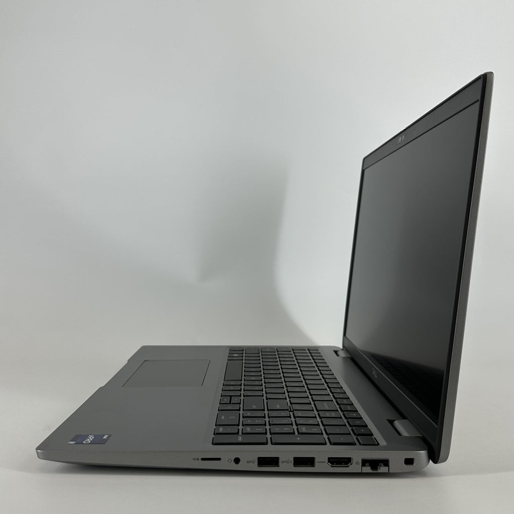Dell Latitude 5540 15.6 Silver 1.9 GHz Intel Core i7 13th Gen. 16GB RAM 512GB Solid State Drive