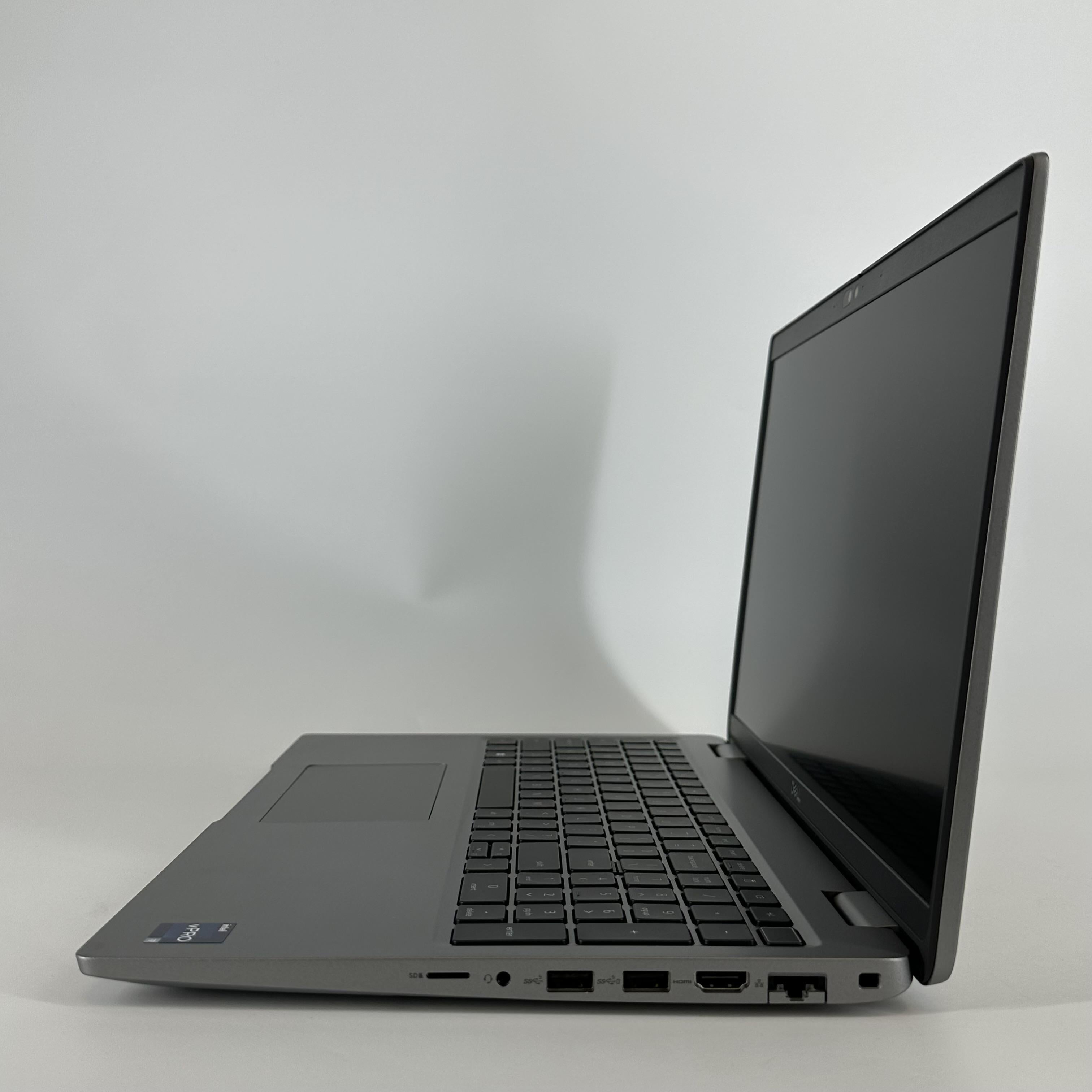 Dell Latitude 5540 15.6 Silver 1.9 GHz Intel Core i7 13th Gen. 16GB RAM 512GB Solid State Drive