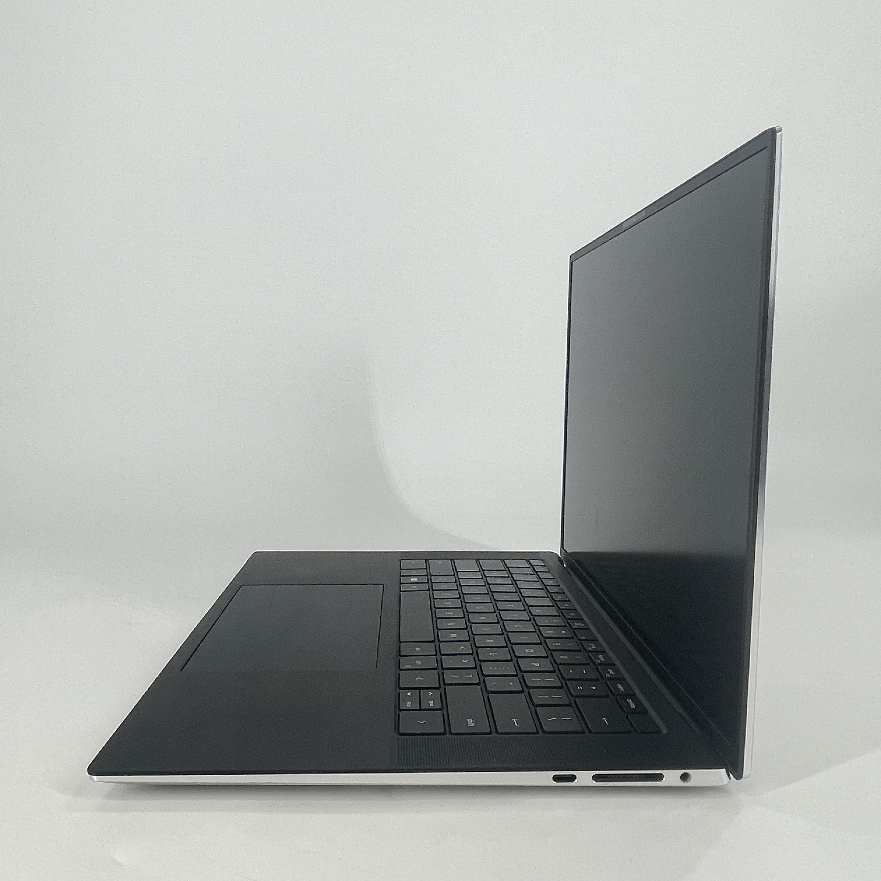 Dell XPS 15 9530 Silver 2.4 GHz Intel Core i7 13th Gen. 32GB RAM 512GB Solid State Drive Intel Arc A370M 4 GB