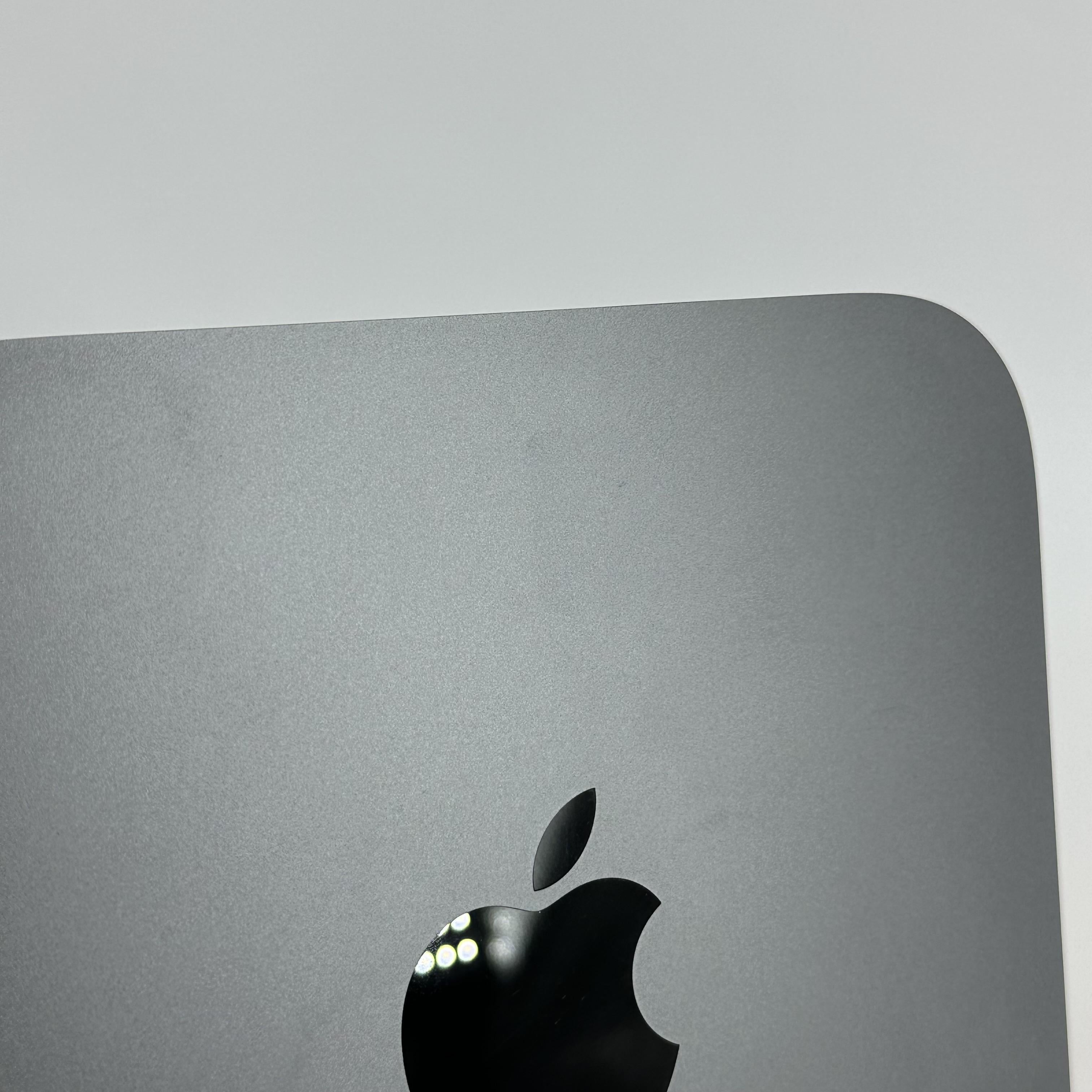 Apple Mac Mini 2018 Space Gray 3.0 GHz Intel Core i7 8th Gen. 16GB RAM 256GB Solid State Drive