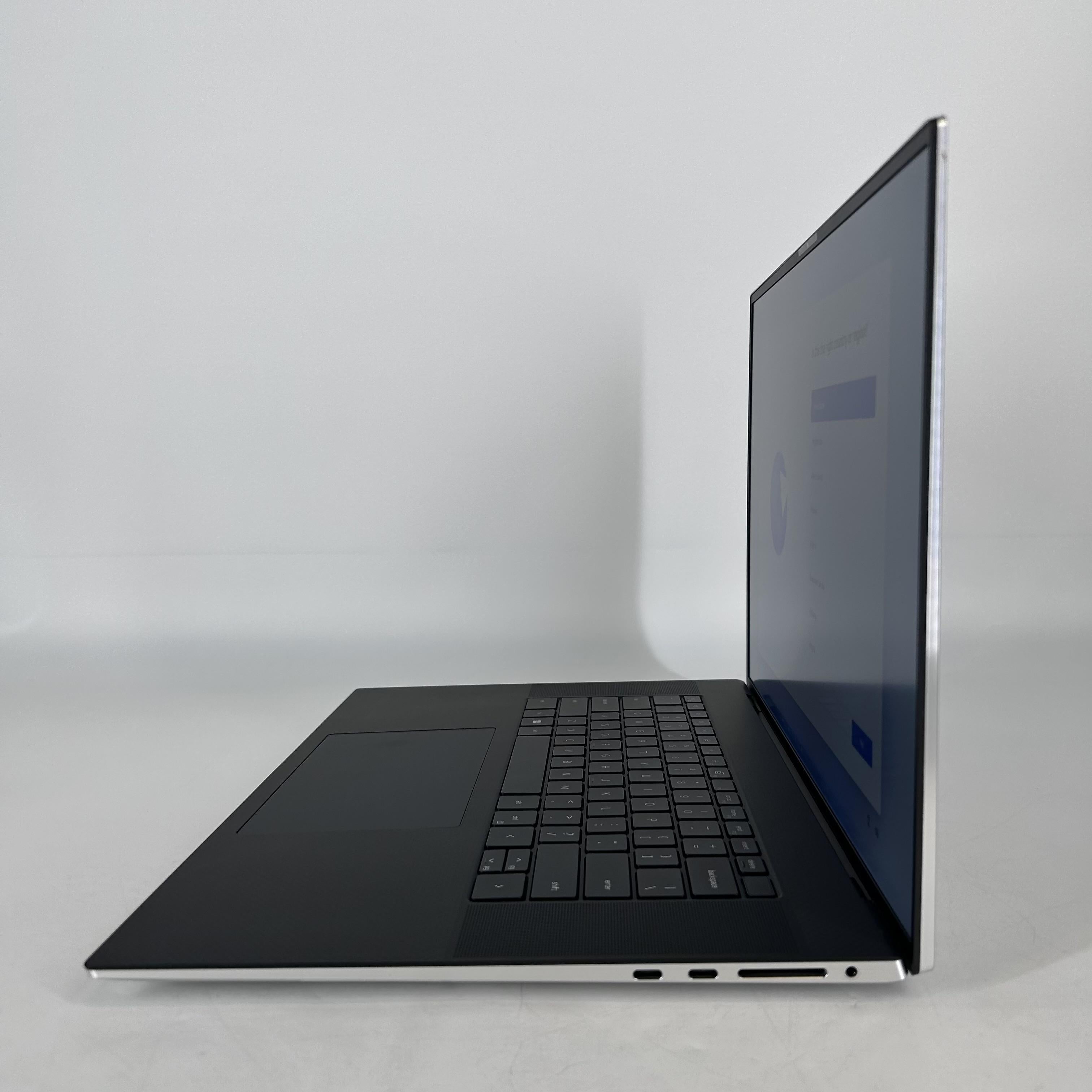 Dell XPS 17 9730 Silver 2.6 GHz Intel Core i9 13th Gen. 32GB RAM 1TB Solid State Drive NVIDIA GeForce RTX 4080 12 GB