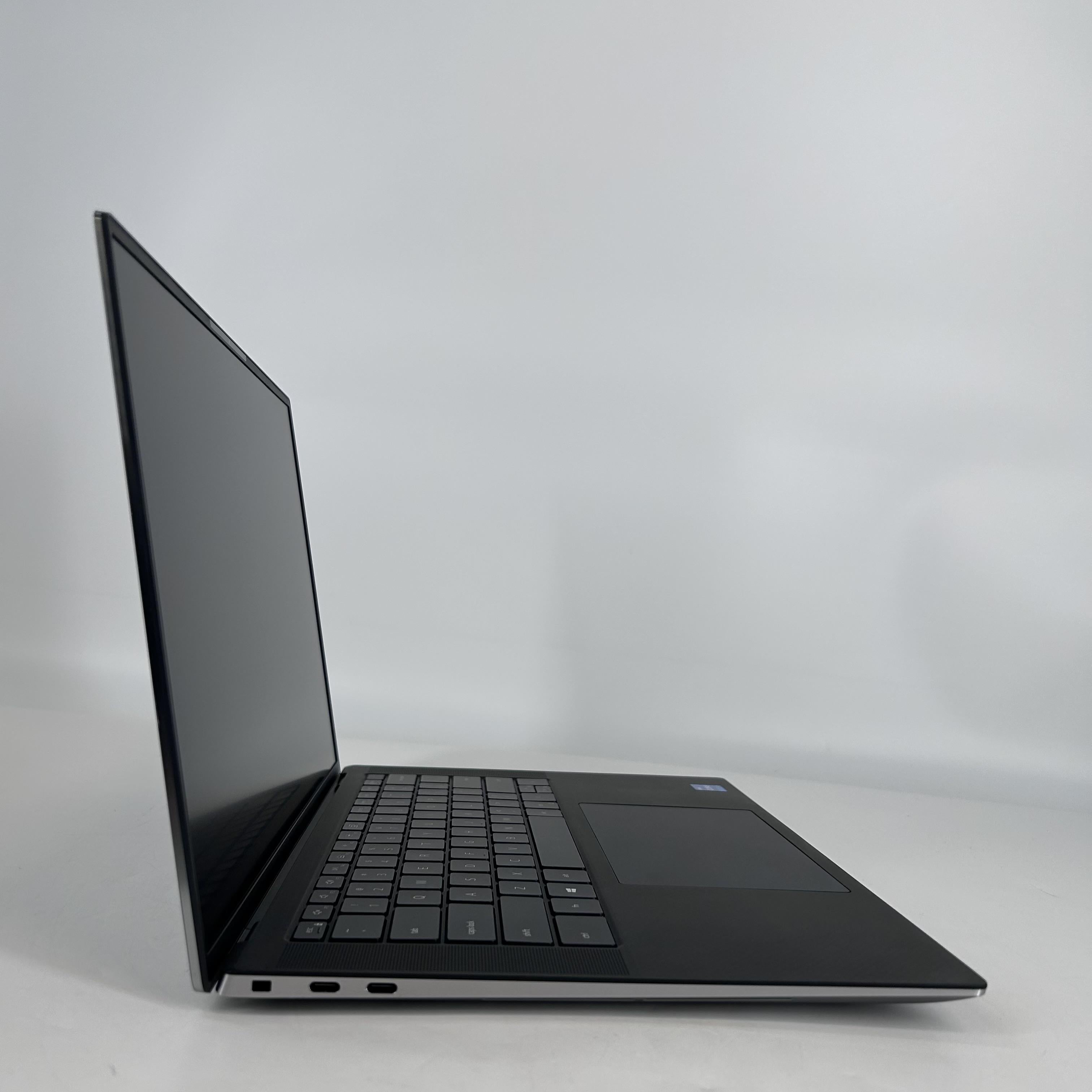 Dell Precision 5560 15.6 Gray 2.3 GHz Intel Core i7 11th Gen. 16GB RAM 512GB Solid State Drive NVIDIA Quadro T1200 4 GB