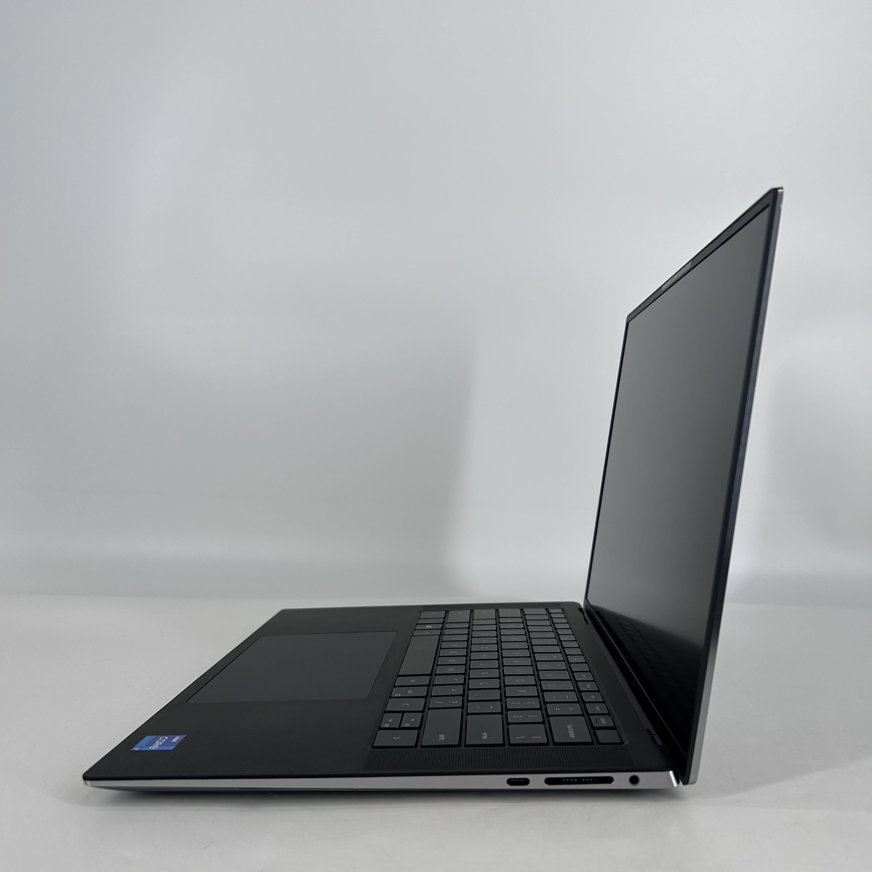 Dell Precision 5560 15.6 Gray 2.3 GHz Intel Core i7 11th Gen. 16GB RAM 512GB Solid State Drive NVIDIA Quadro T1200 4 GB