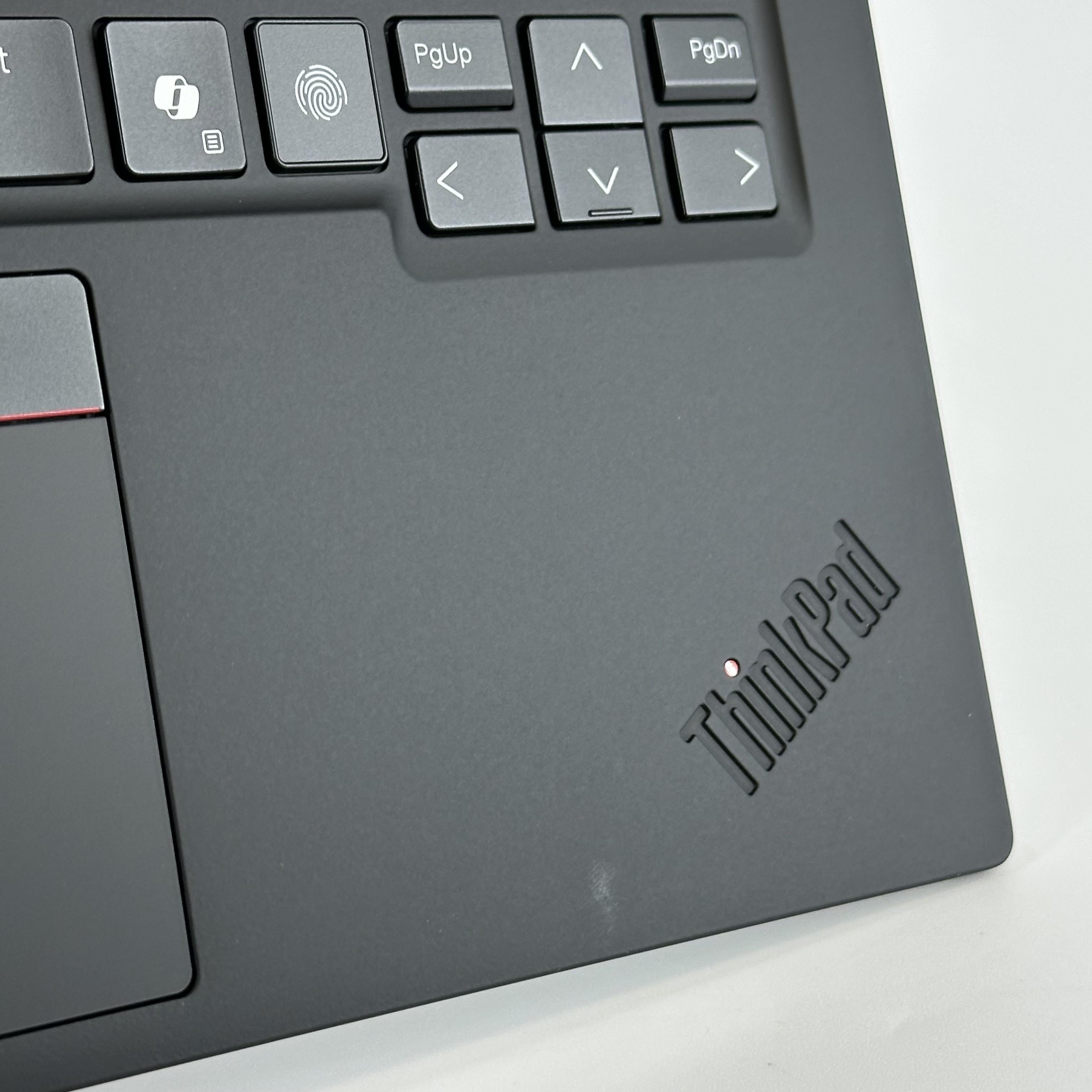 Lenovo ThinkPad X1 Carbon Gen 13 14 Black 2.2 GHz Intel Core Ultra 7 Series 2 32GB RAM 512GB Solid State Drive