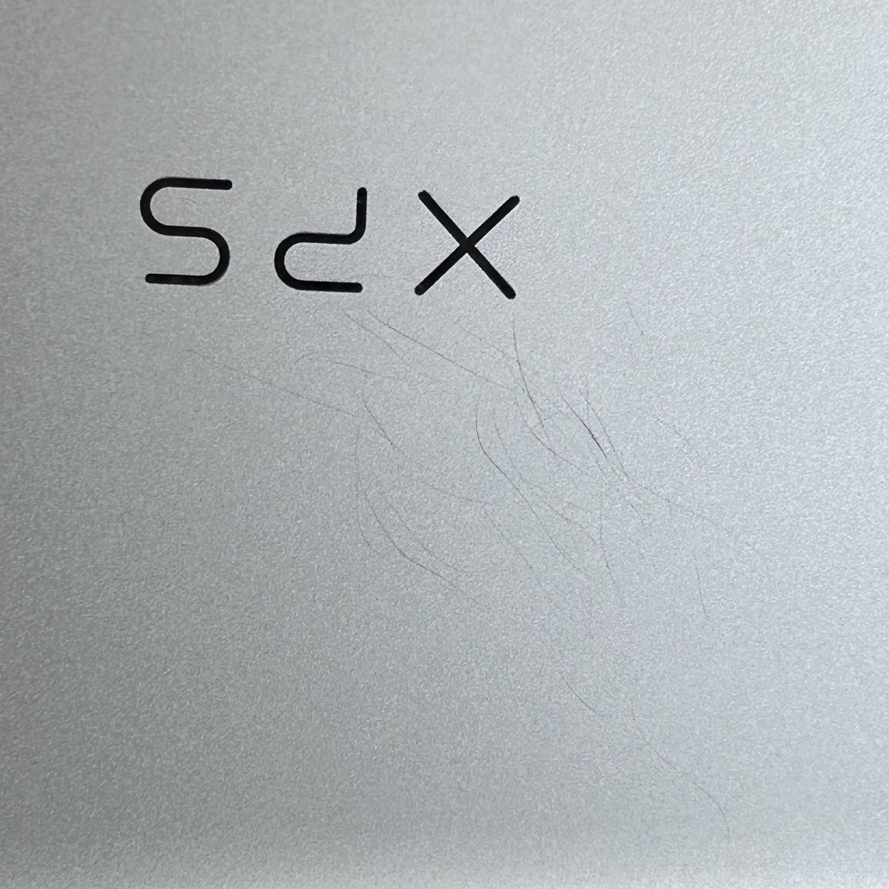 Dell XPS 15 9510 Silver 2.3 GHz Intel Core i7 11th Gen. 32GB RAM 1TB Solid State Drive NVIDIA GeForce RTX 3050 Ti 4 GB