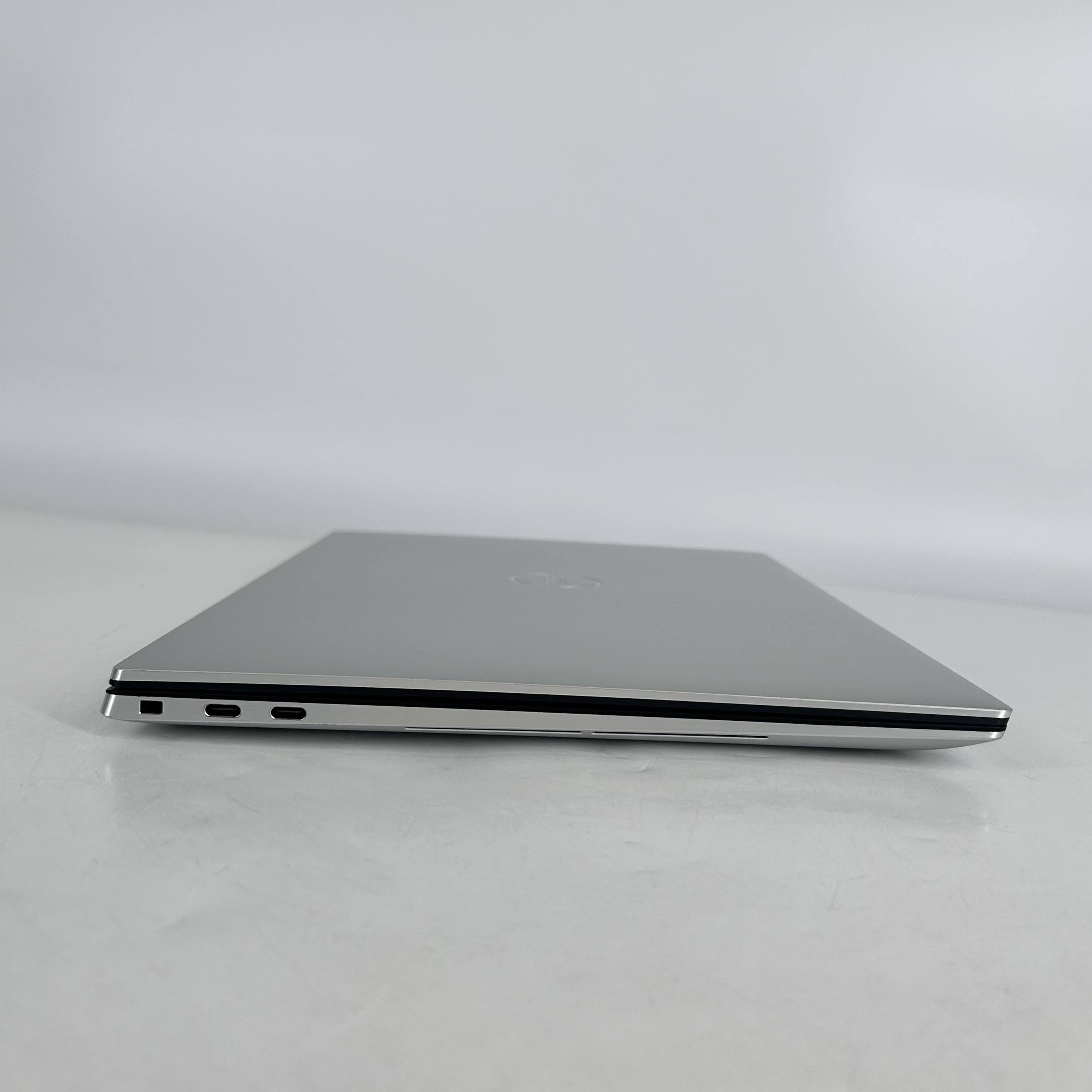Dell XPS 15 9510 Silver 2.3 GHz Intel Core i7 11th Gen. 32GB RAM 1TB Solid State Drive NVIDIA GeForce RTX 3050 Ti 4 GB