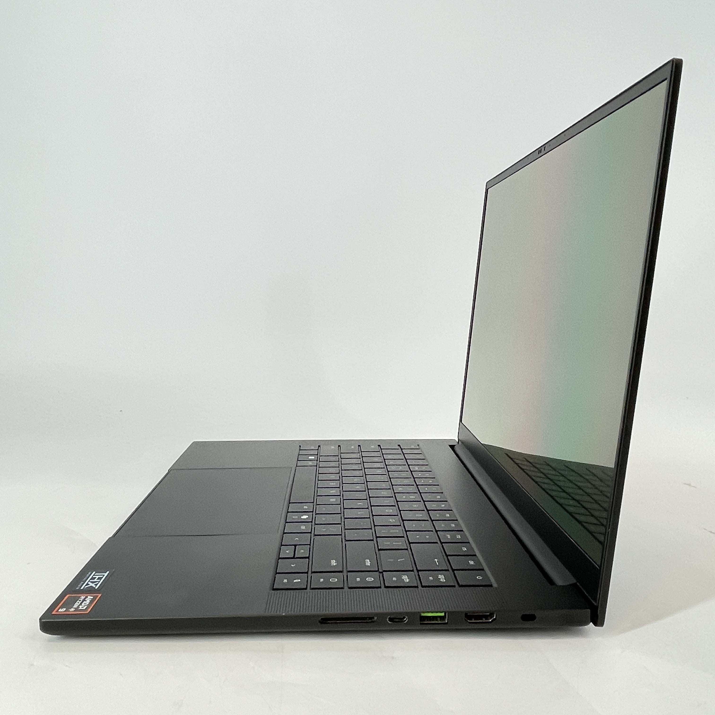 Razer Blade 16 2025 Black 2.0 GHz AMD Ryzen AI 9 365 32GB RAM 1TB Solid State Drive NVIDIA GeForce RTX 5070 Ti 12 GB