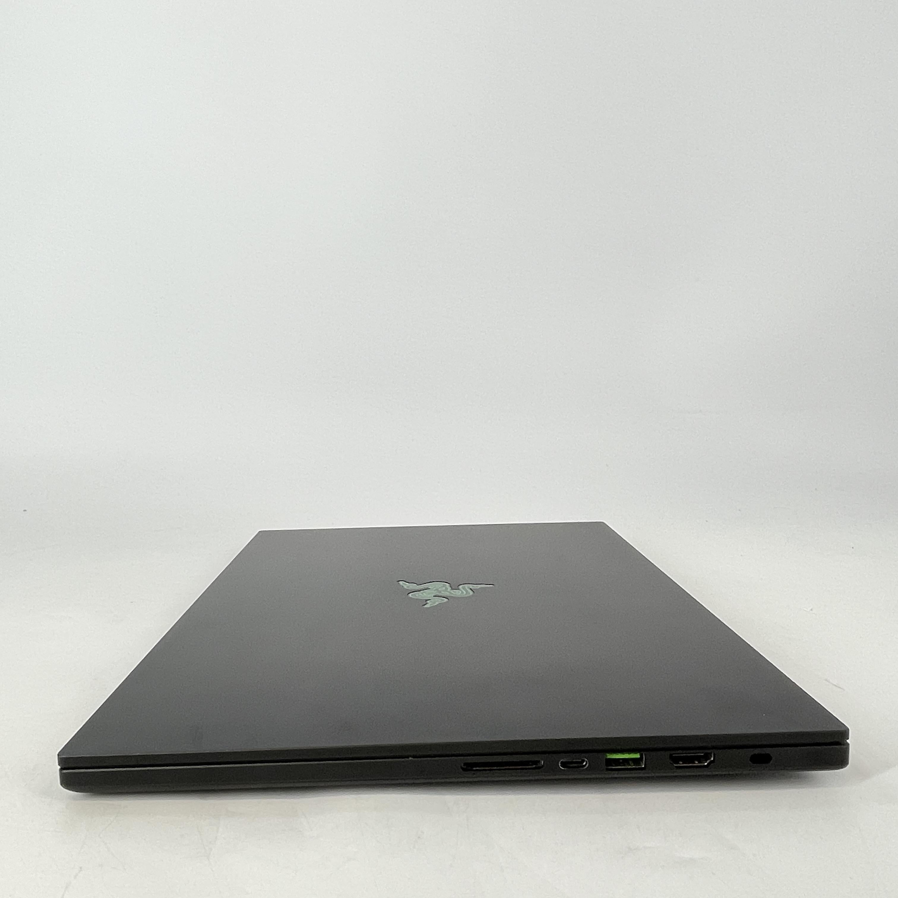 Razer Blade 16 2025 Black 2.0 GHz AMD Ryzen AI 9 365 32GB RAM 1TB Solid State Drive NVIDIA GeForce RTX 5070 Ti 12 GB