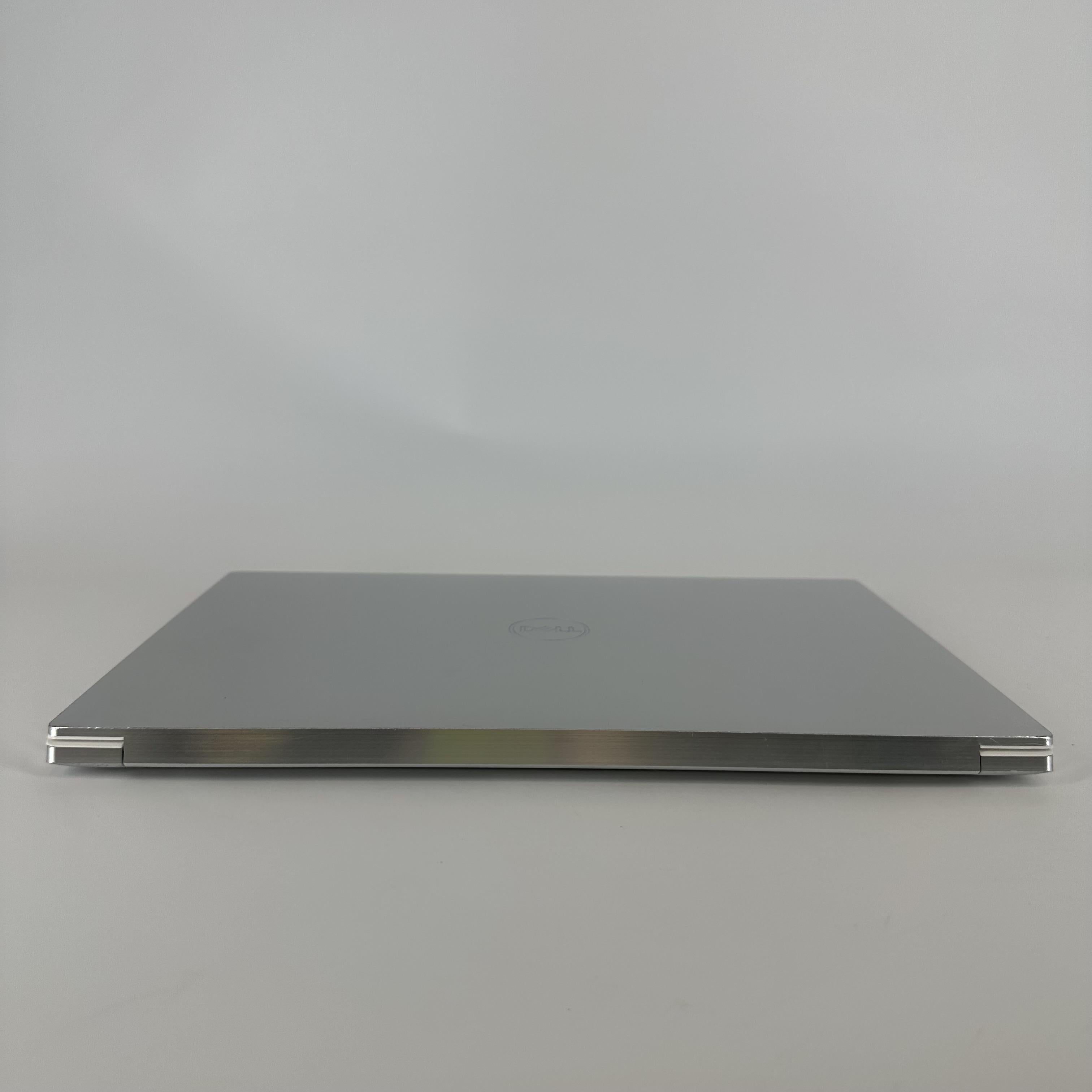 Dell XPS 15 9520 Silver 2.3 GHz Intel Core i7 12th Gen. 32GB RAM 1TB Solid State Drive NVIDIA GeForce RTX 3050 Ti 4 GB
