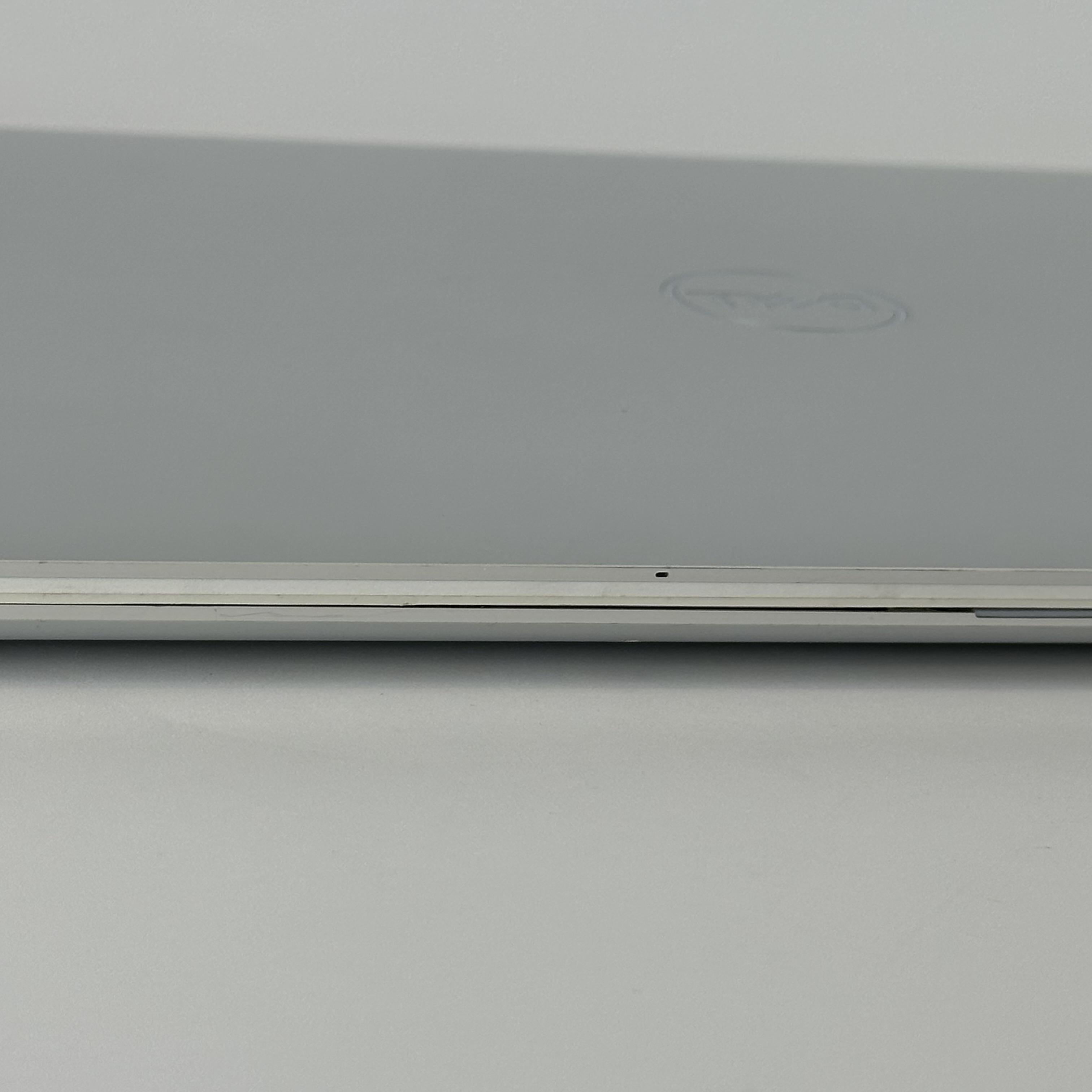 Dell XPS 15 9520 Silver 2.3 GHz Intel Core i7 12th Gen. 32GB RAM 1TB Solid State Drive NVIDIA GeForce RTX 3050 Ti 4 GB
