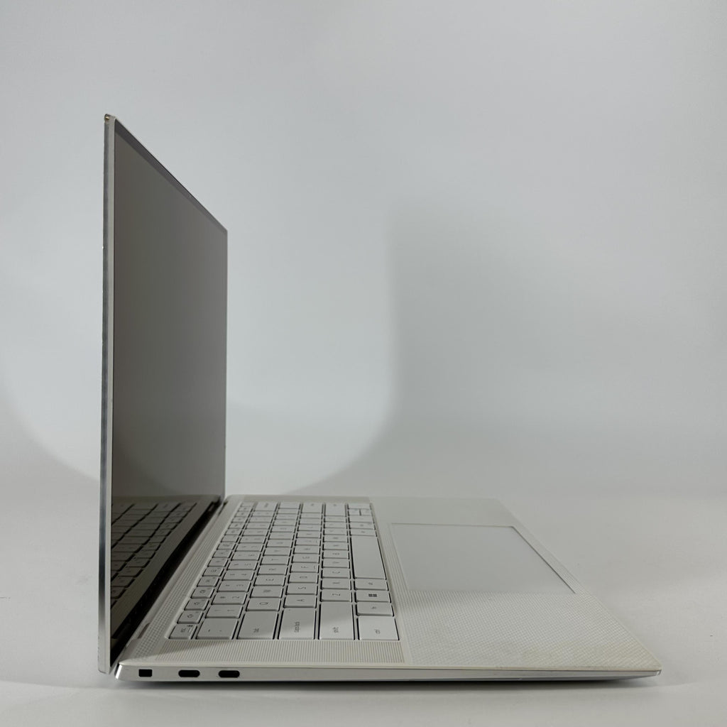 Dell XPS 15 9520 Silver 2.3 GHz Intel Core i7 12th Gen. 32GB RAM 1TB Solid State Drive NVIDIA GeForce RTX 3050 Ti 4 GB