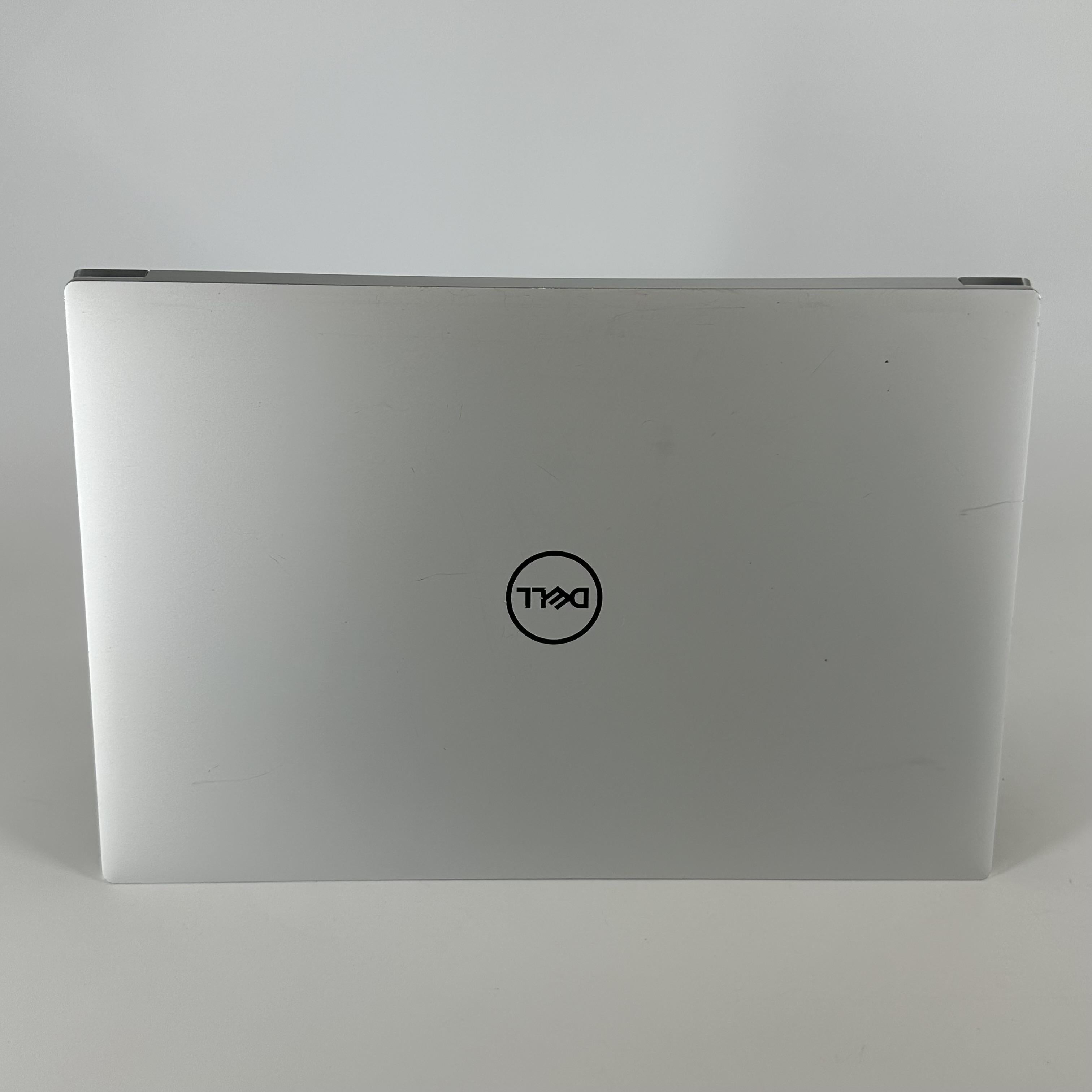 Dell XPS 15 9520 Silver 2.3 GHz Intel Core i7 12th Gen. 32GB RAM 1TB Solid State Drive NVIDIA GeForce RTX 3050 Ti 4 GB