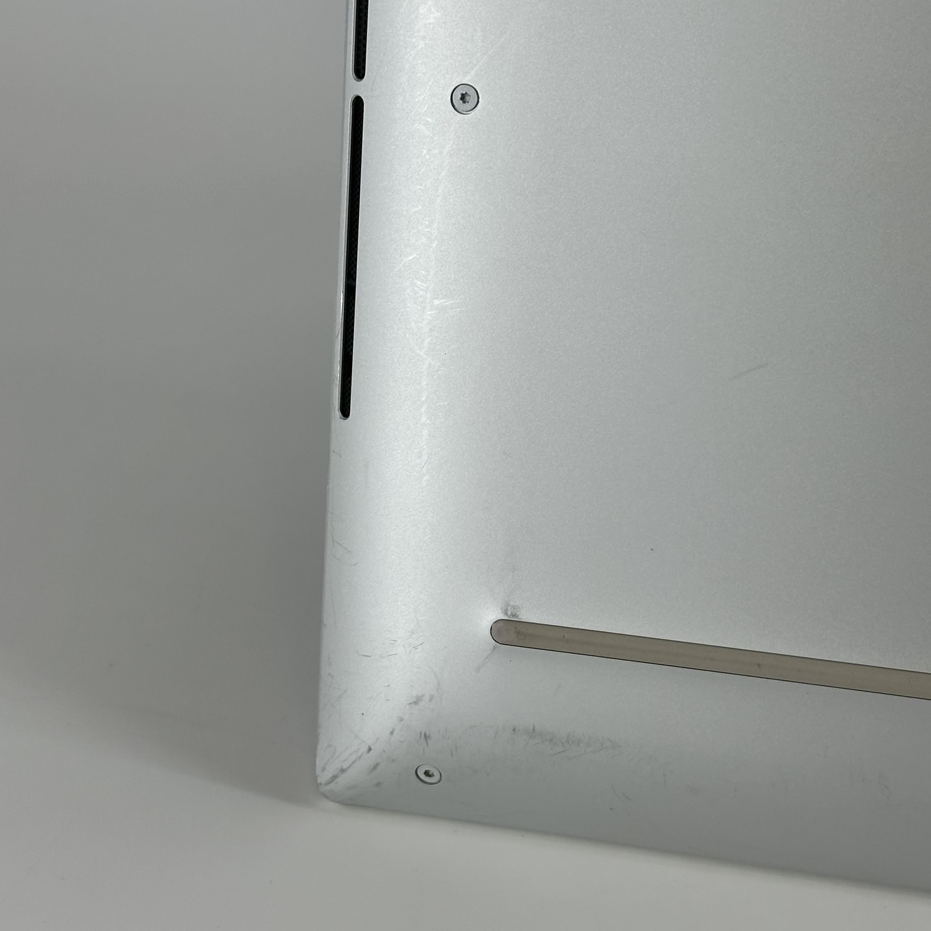 Dell XPS 15 9520 Silver 2.3 GHz Intel Core i7 12th Gen. 32GB RAM 1TB Solid State Drive NVIDIA GeForce RTX 3050 Ti 4 GB