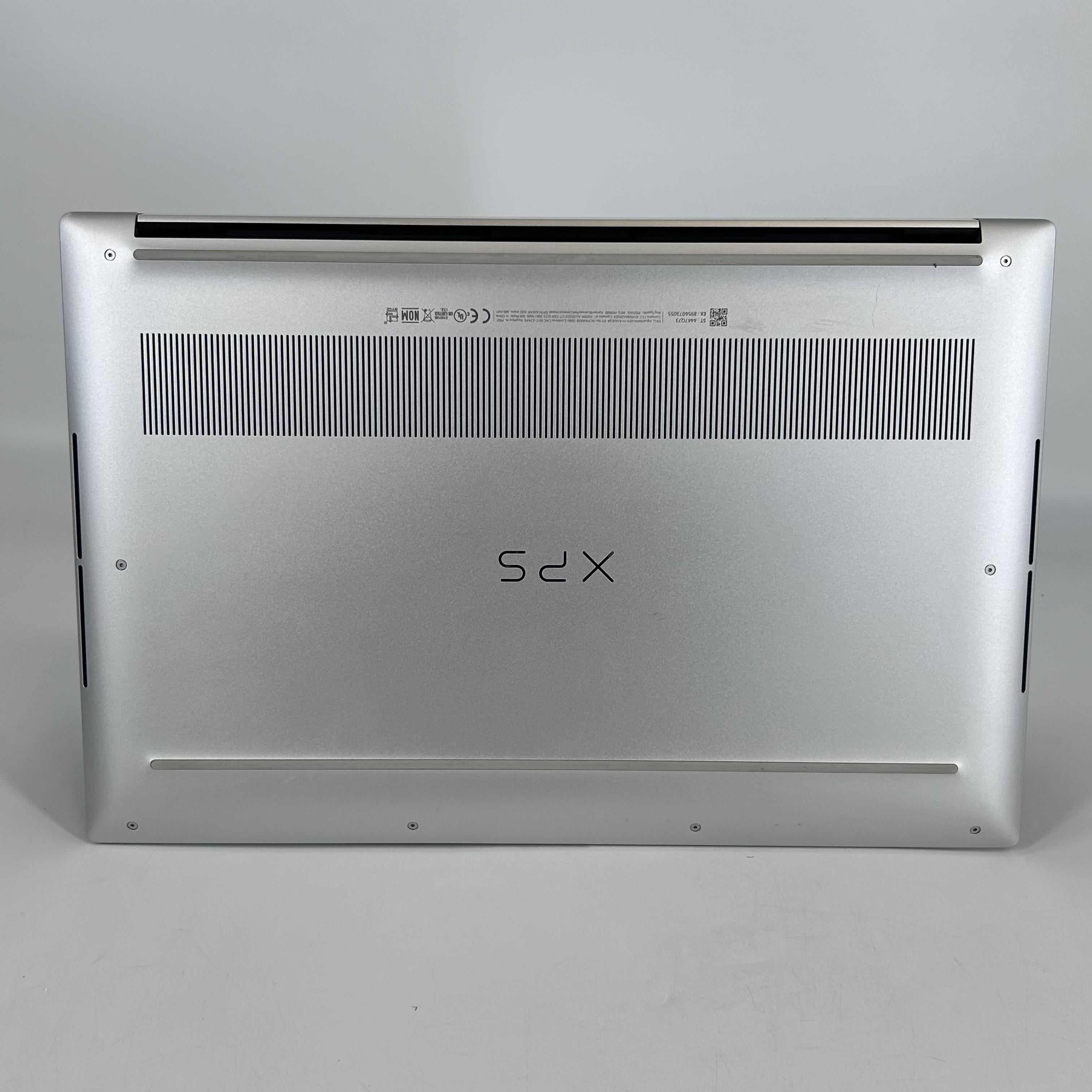 Dell XPS 15 9500 Silver 2.6 GHz Intel Core i7 10th Gen. 32GB RAM 512GB Solid State Drive NVIDIA GeForce GTX 1650 Ti 4 GB