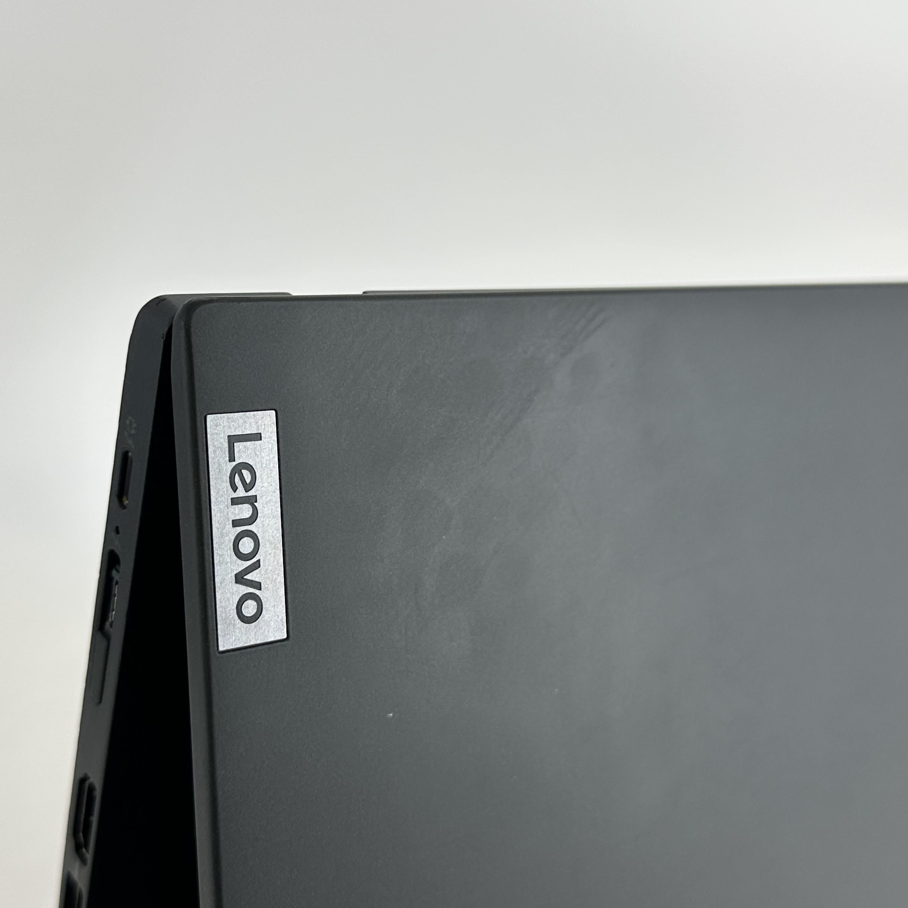 Lenovo ThinkPad T14s Gen 2 Black 2.8 GHz Intel Core i7 11th Gen. 16GB RAM 512GB Solid State Drive