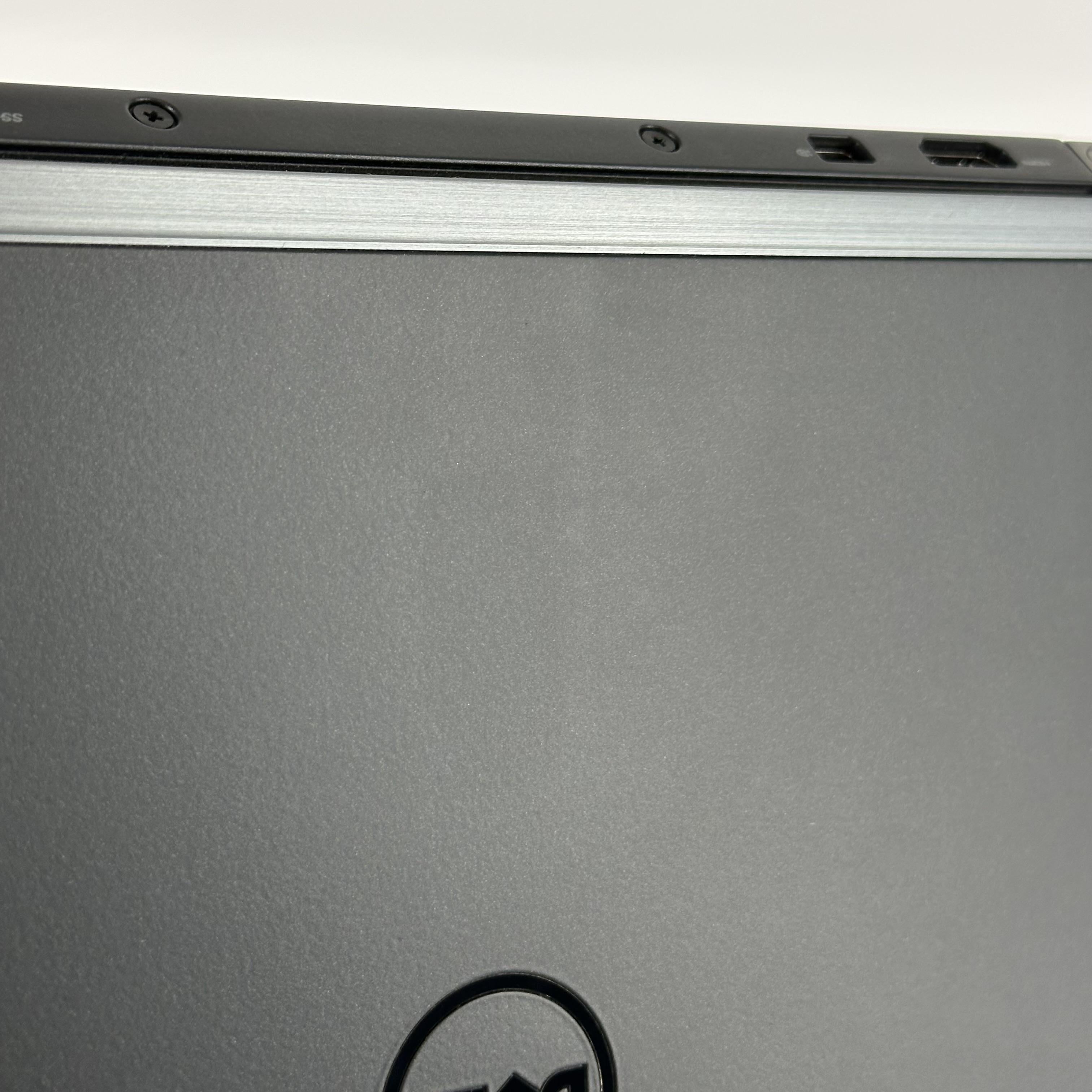 Dell Latitude E7270 13 Black 2.4 GHz Intel Core i5 6th Gen. 4GB RAM 128GB Solid State Drive