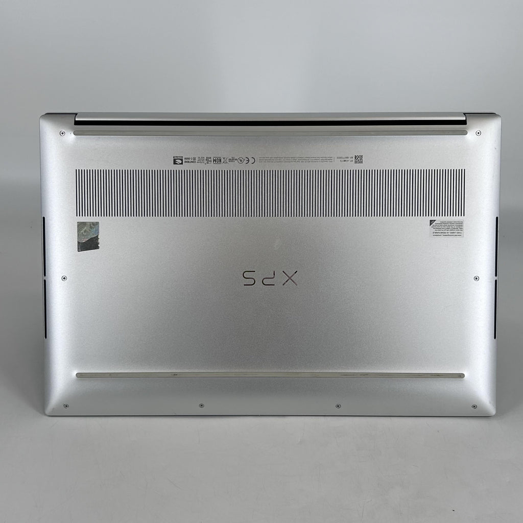 Dell XPS 15 9520 Silver 2.5 GHz Intel Core i9 12th Gen. 32GB RAM 1TB Solid State Drive NVIDIA GeForce RTX 3050 Ti 4 GB