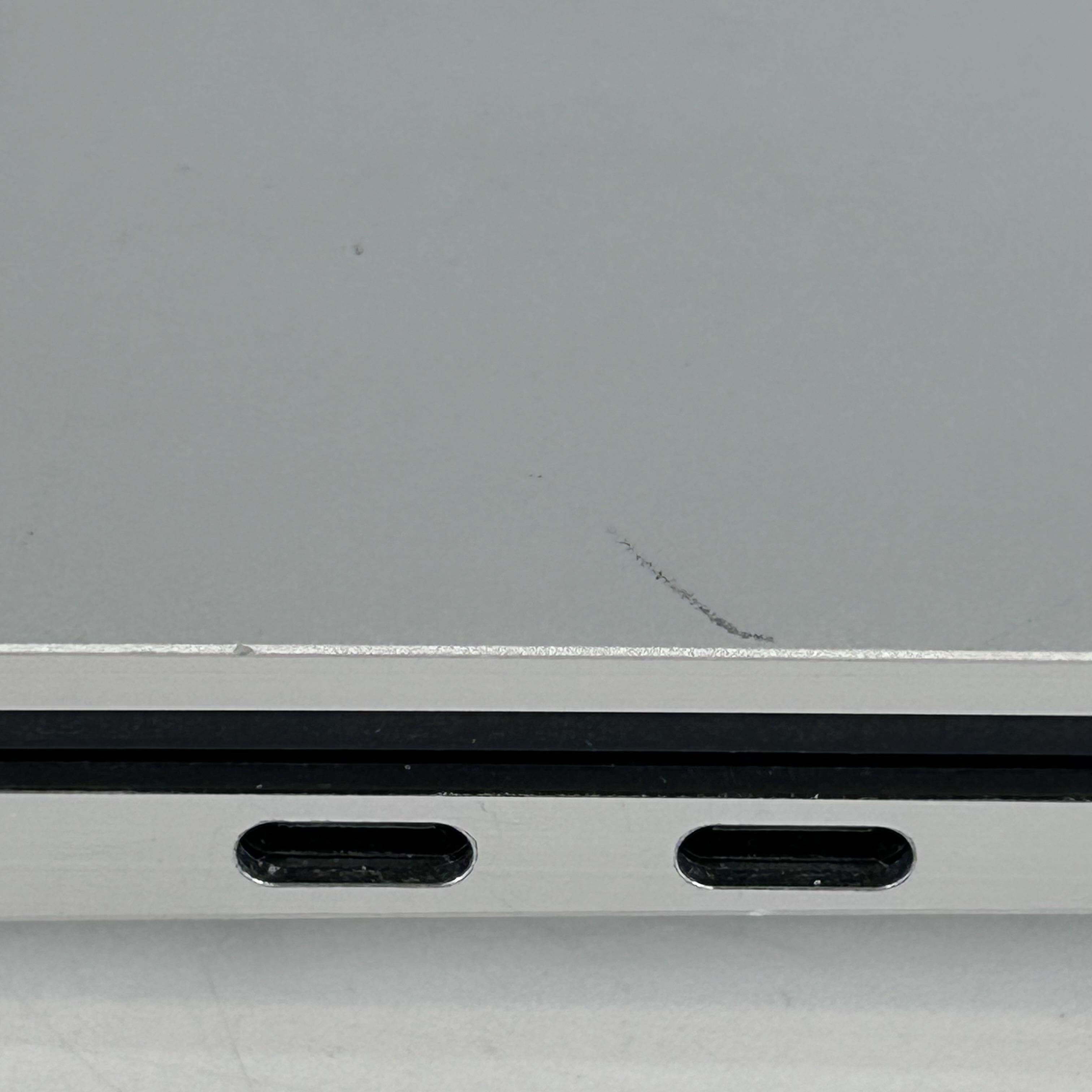 Dell XPS 15 9520 Silver 2.5 GHz Intel Core i9 12th Gen. 32GB RAM 1TB Solid State Drive NVIDIA GeForce RTX 3050 Ti 4 GB