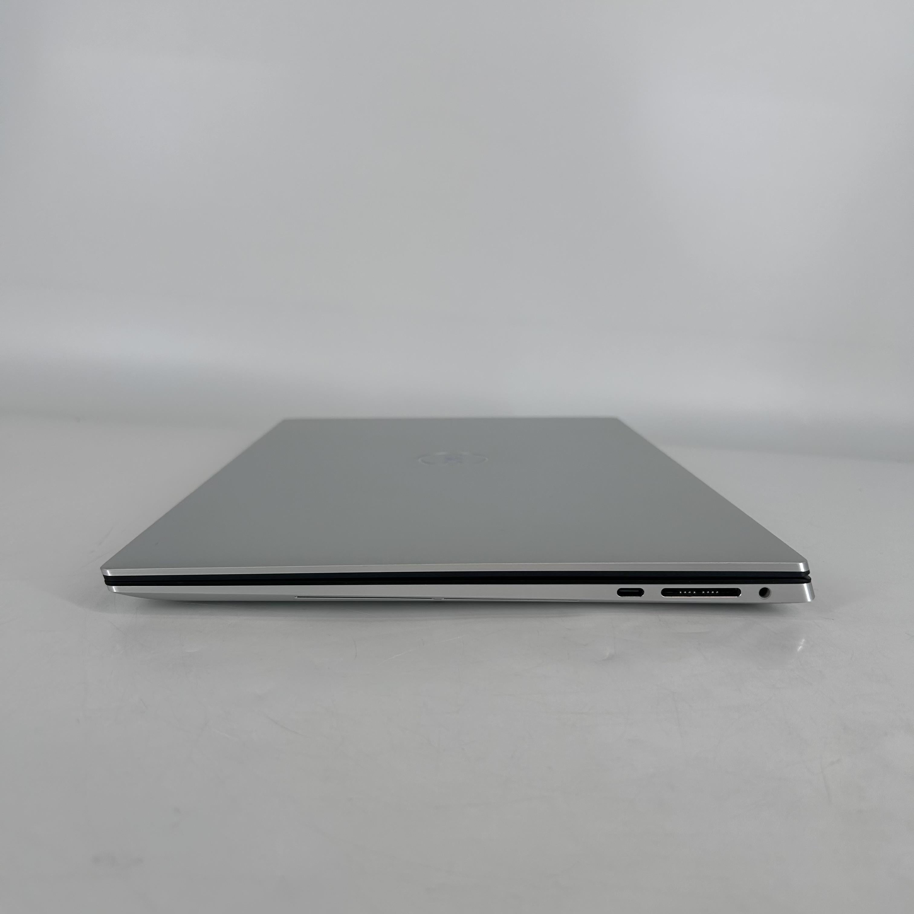 Dell XPS 15 9520 Silver 2.5 GHz Intel Core i9 12th Gen. 32GB RAM 1TB Solid State Drive NVIDIA GeForce RTX 3050 Ti 4 GB