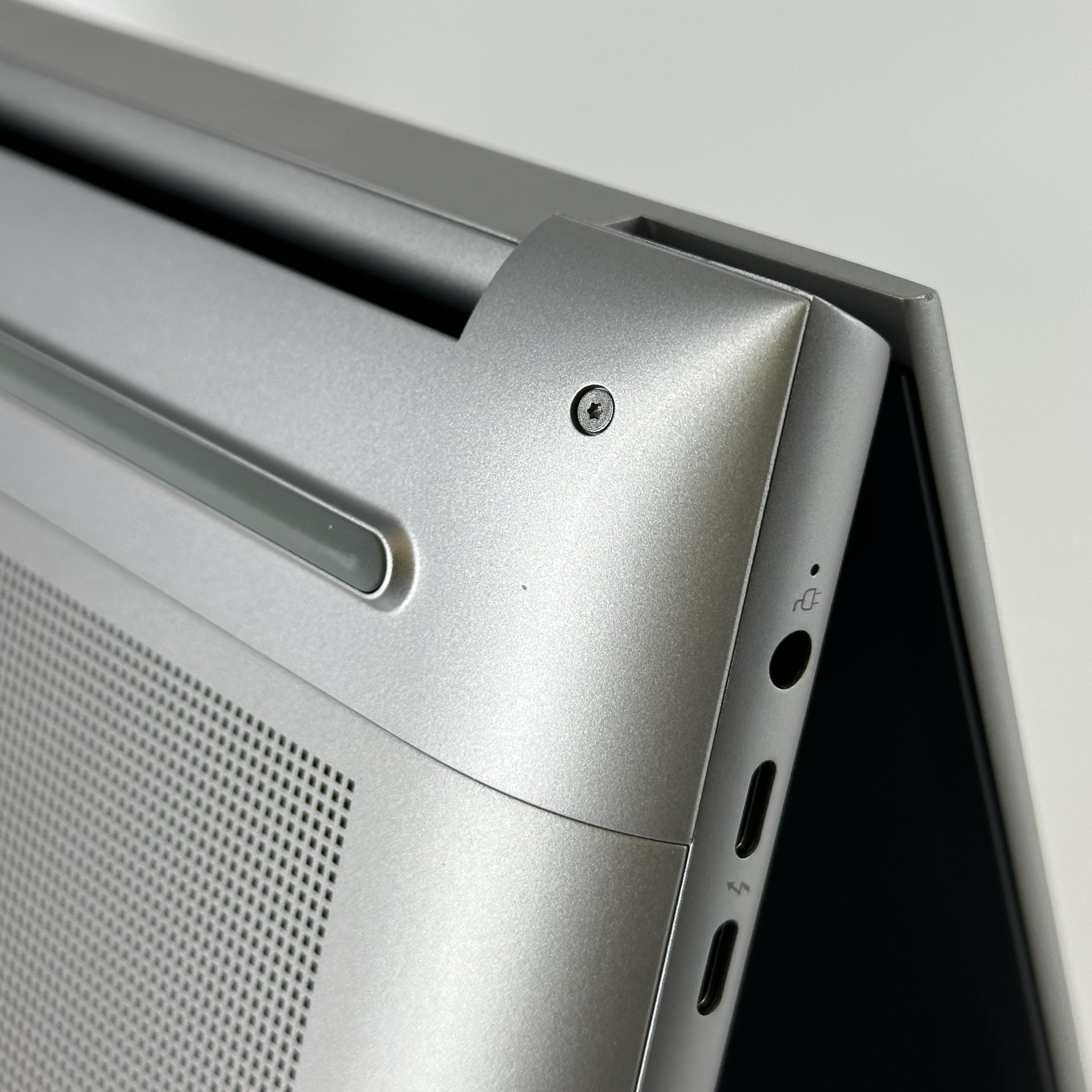 HP ZBook Fury 16 G9 Silver 2.1 GHz Intel Core i7 12th Gen. 32GB RAM 1TB Solid State Drive NVIDIA RTX A2000 8 GB