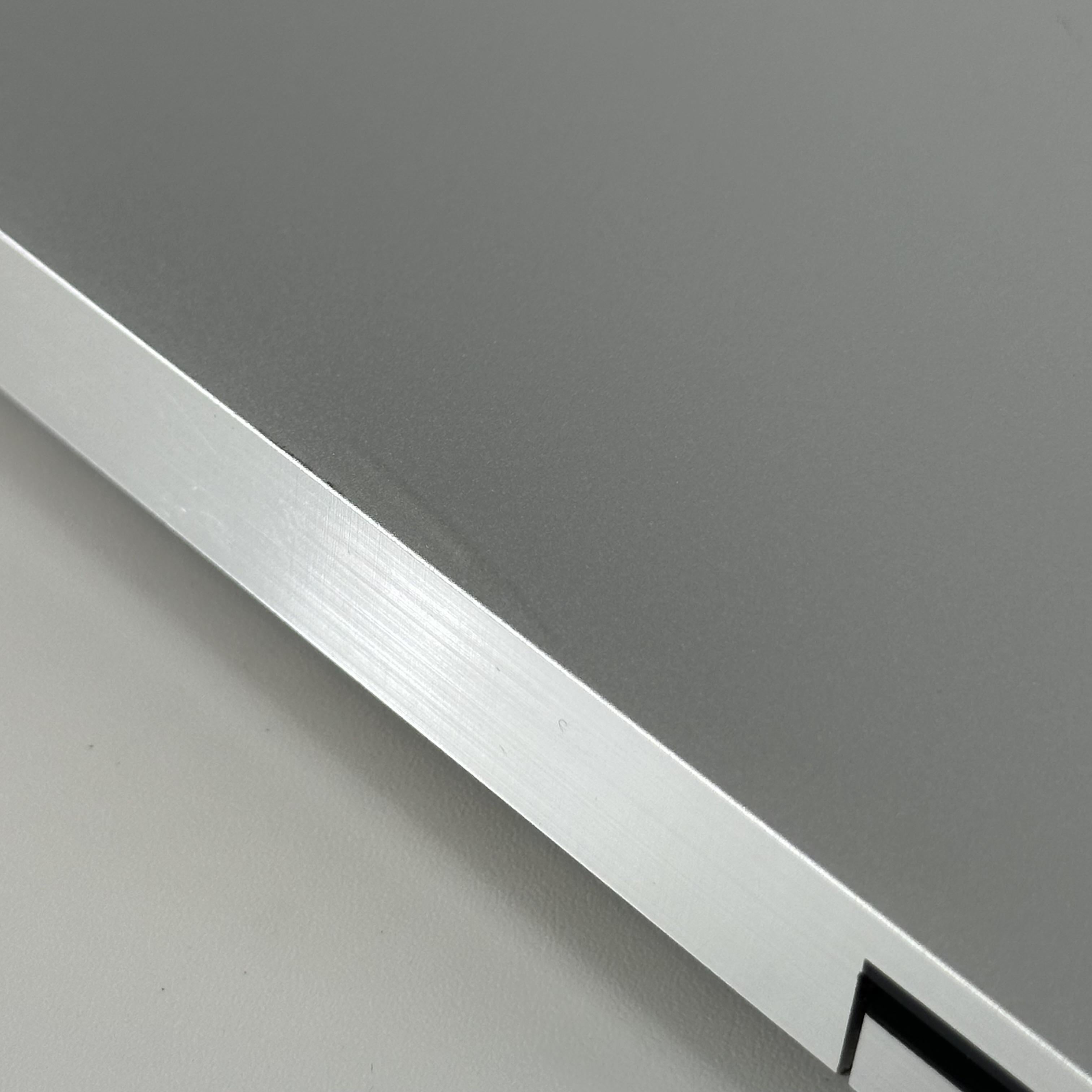 Dell XPS 15 9520 Silver 2.3 GHz Intel Core i7 12th Gen. 32GB RAM 512GB Solid State Drive NVIDIA GeForce RTX 3050 4 GB