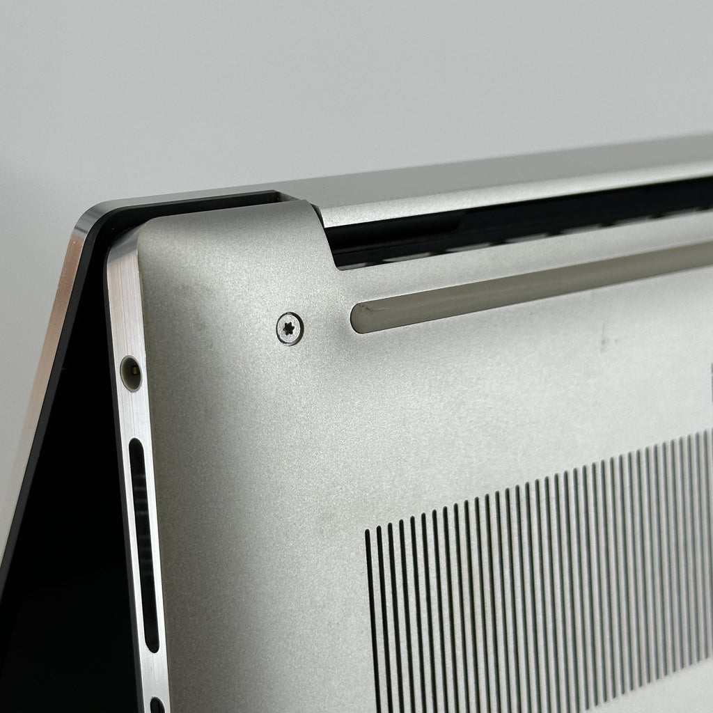 Dell XPS 15 9520 Silver 2.3 GHz Intel Core i7 12th Gen. 32GB RAM 512GB Solid State Drive NVIDIA GeForce RTX 3050 4 GB
