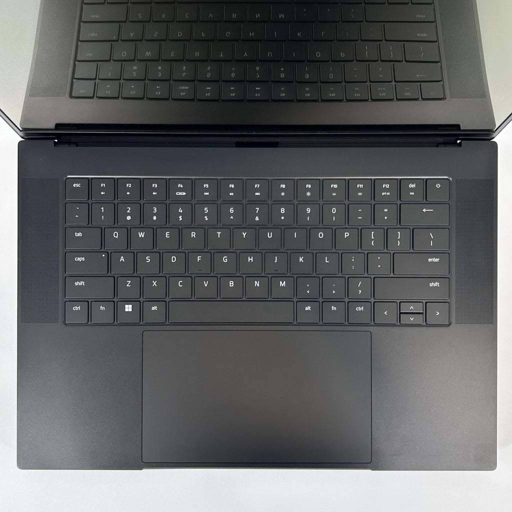 Razer Blade 16 2024 Black 2.2 GHz Intel Core i9 14th Gen. 64GB RAM 2TB Solid State Drive NVIDIA GeForce RTX 4090 16 GB
