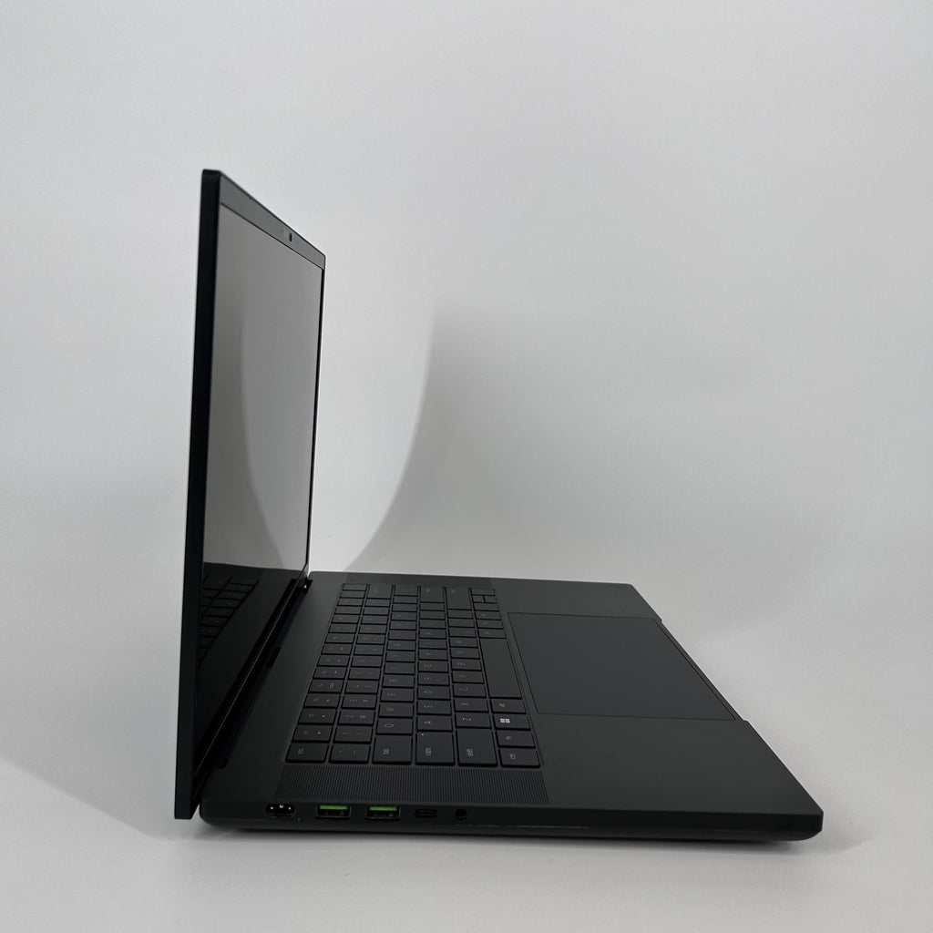 Razer Blade 16 2024 Black 2.2 GHz Intel Core i9 14th Gen. 64GB RAM 2TB Solid State Drive NVIDIA GeForce RTX 4090 16 GB