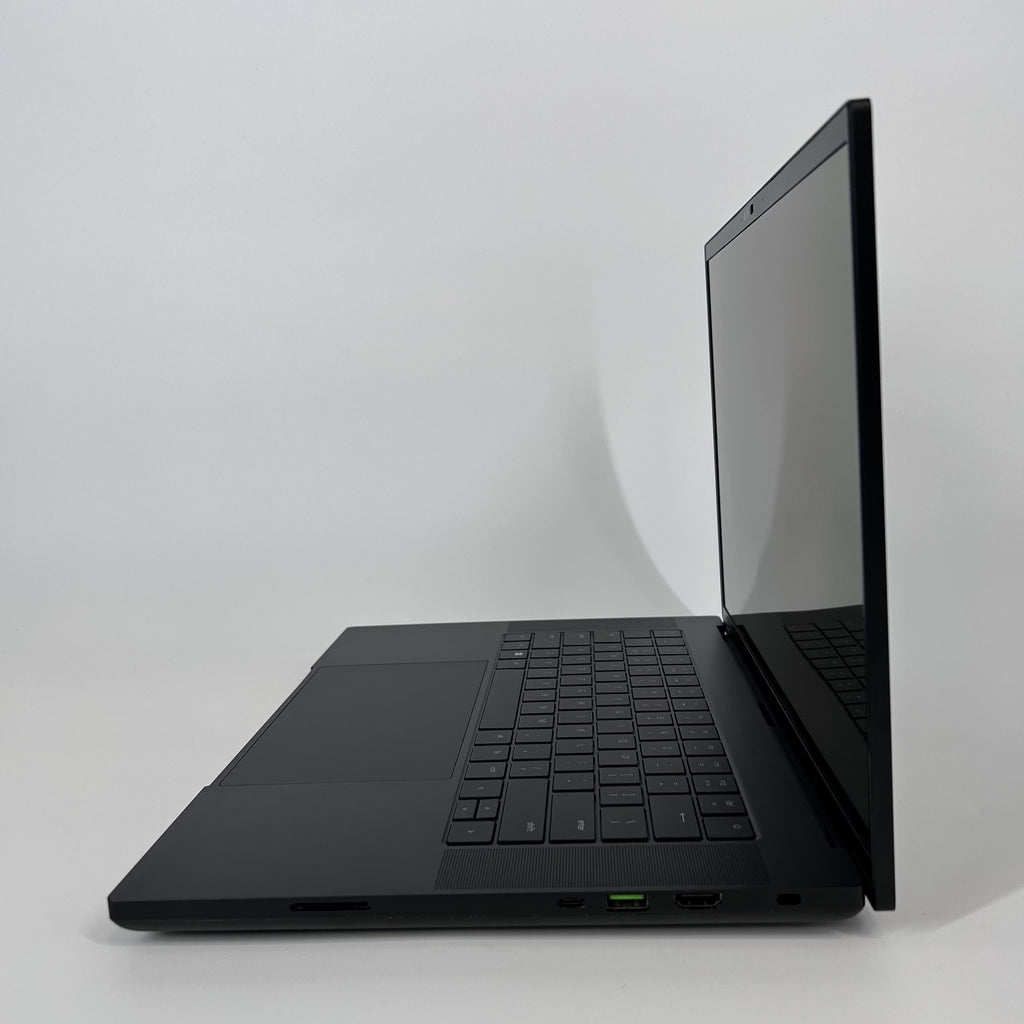 Razer Blade 16 2024 Black 2.2 GHz Intel Core i9 14th Gen. 64GB RAM 2TB Solid State Drive NVIDIA GeForce RTX 4090 16 GB
