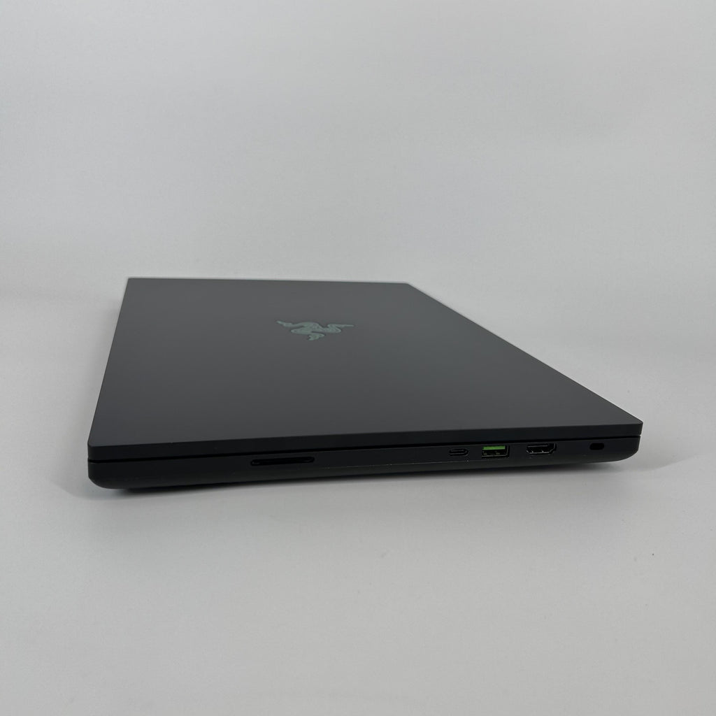 Razer Blade 16 2024 Black 2.2 GHz Intel Core i9 14th Gen. 64GB RAM 2TB Solid State Drive NVIDIA GeForce RTX 4090 16 GB
