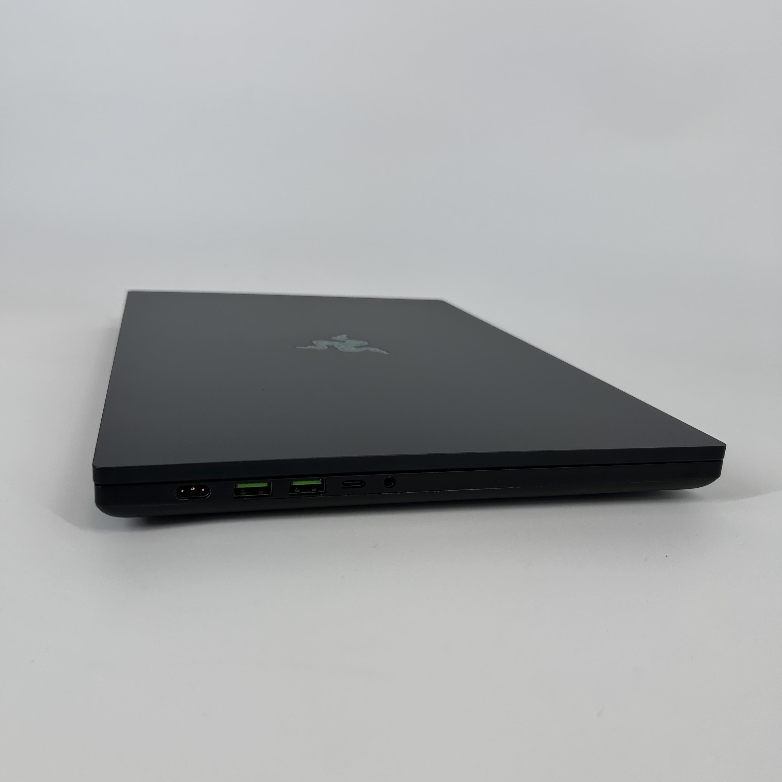 Razer Blade 16 2024 Black 2.2 GHz Intel Core i9 14th Gen. 64GB RAM 2TB Solid State Drive NVIDIA GeForce RTX 4090 16 GB