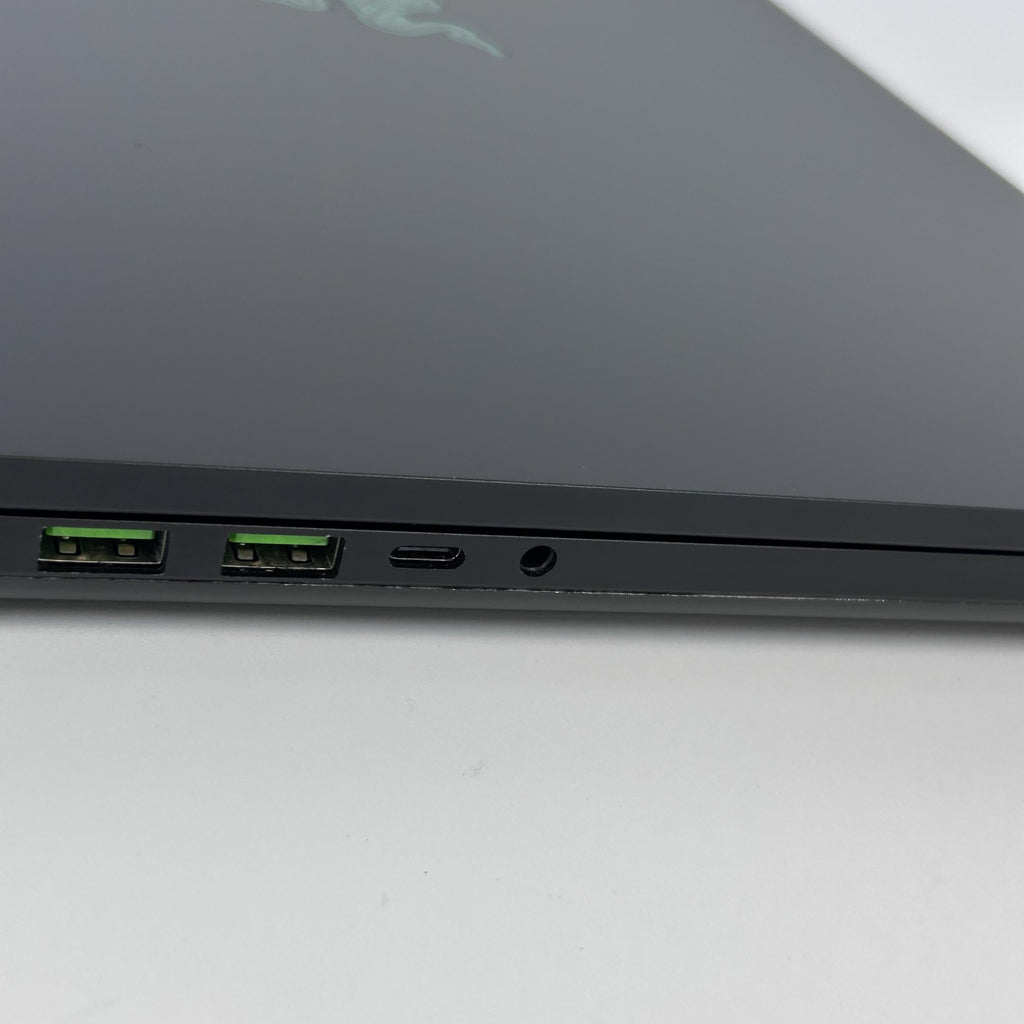 Razer Blade 16 2024 Black 2.2 GHz Intel Core i9 14th Gen. 64GB RAM 2TB Solid State Drive NVIDIA GeForce RTX 4090 16 GB