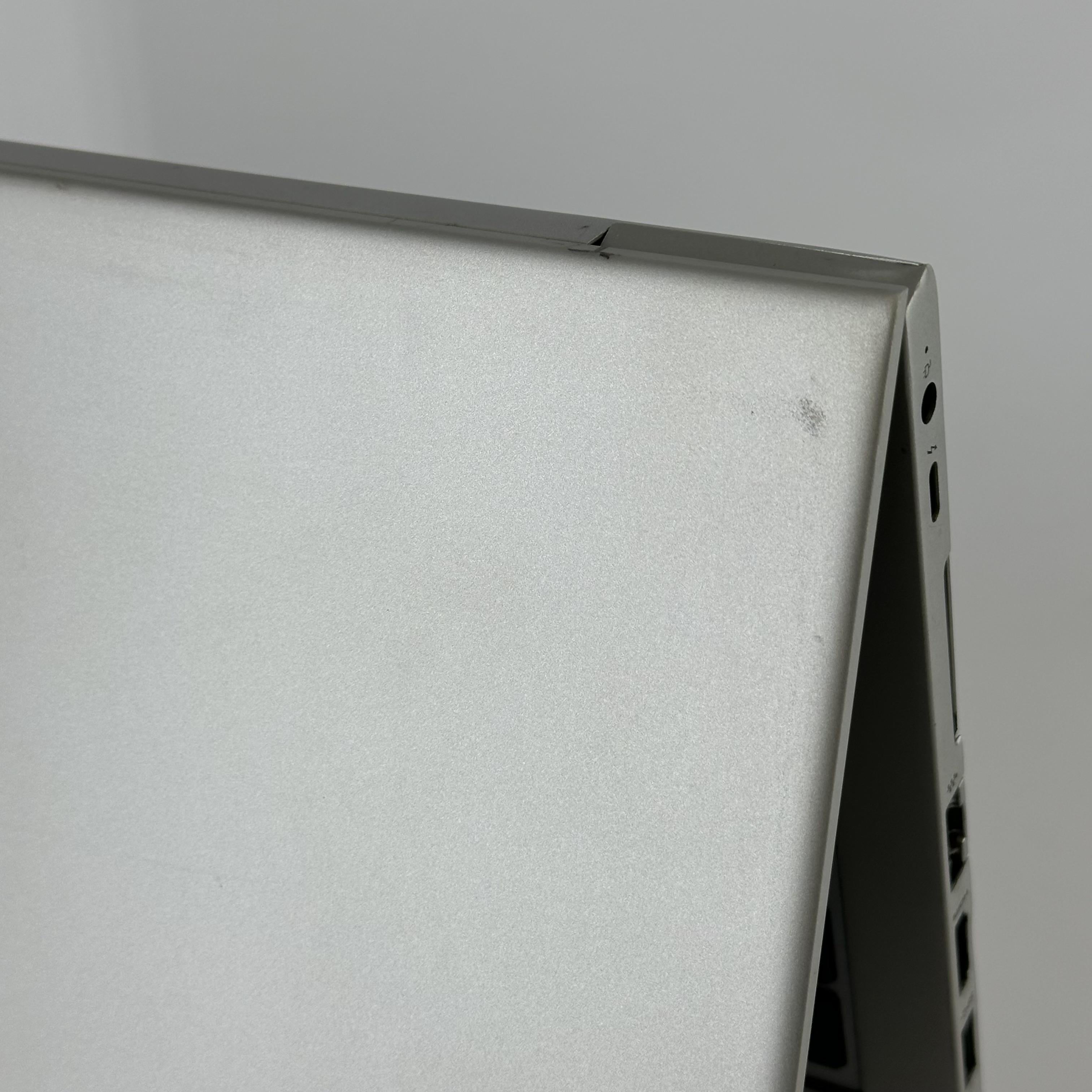 HP Elitebook 840 G6 14 Silver 1.8 GHz Intel Core i7 8th Gen. 16GB RAM 256GB Solid State Drive