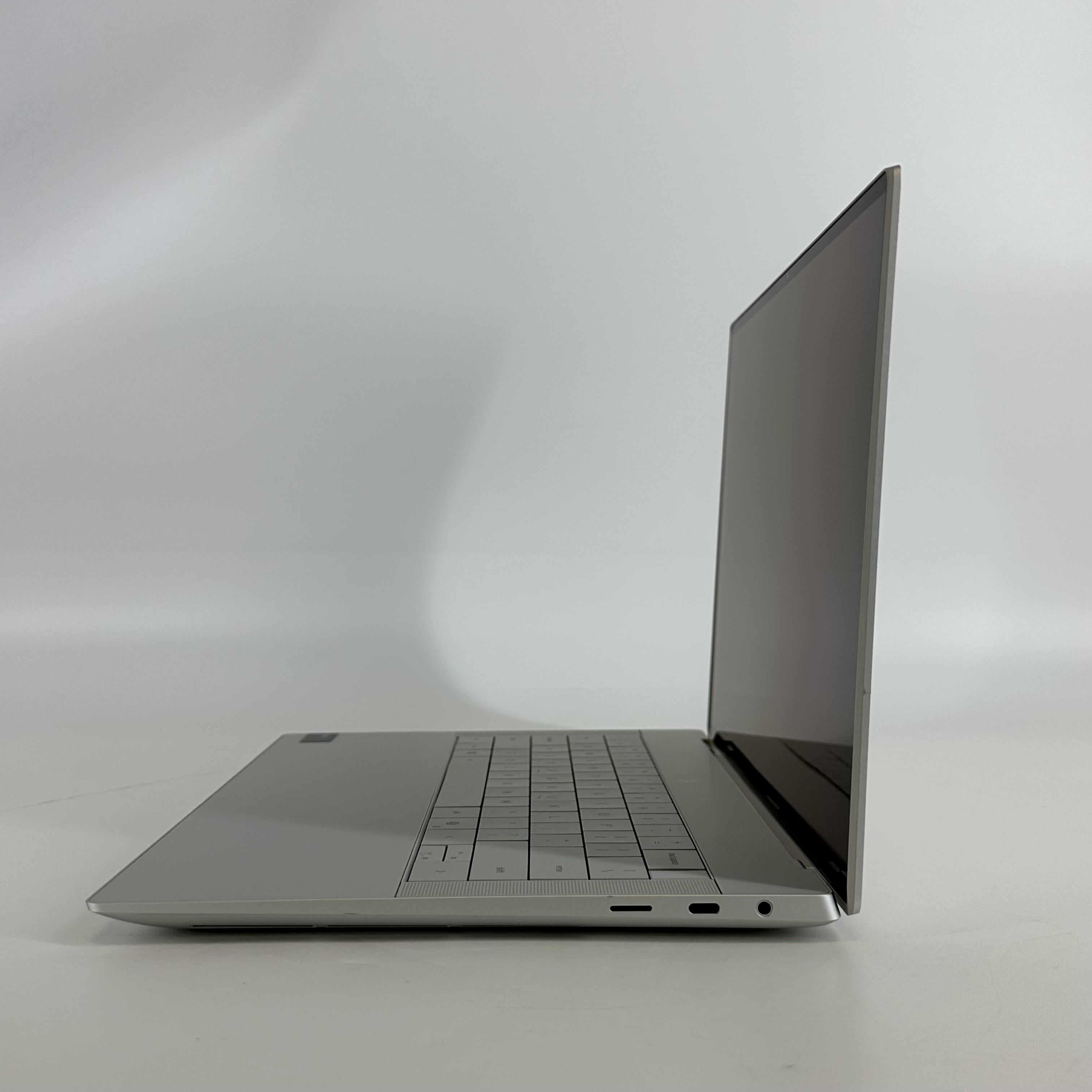 Dell XPS 14 9440 Platinum 1.4 GHz Intel Core Ultra 7 32GB RAM 1TB Solid State Drive