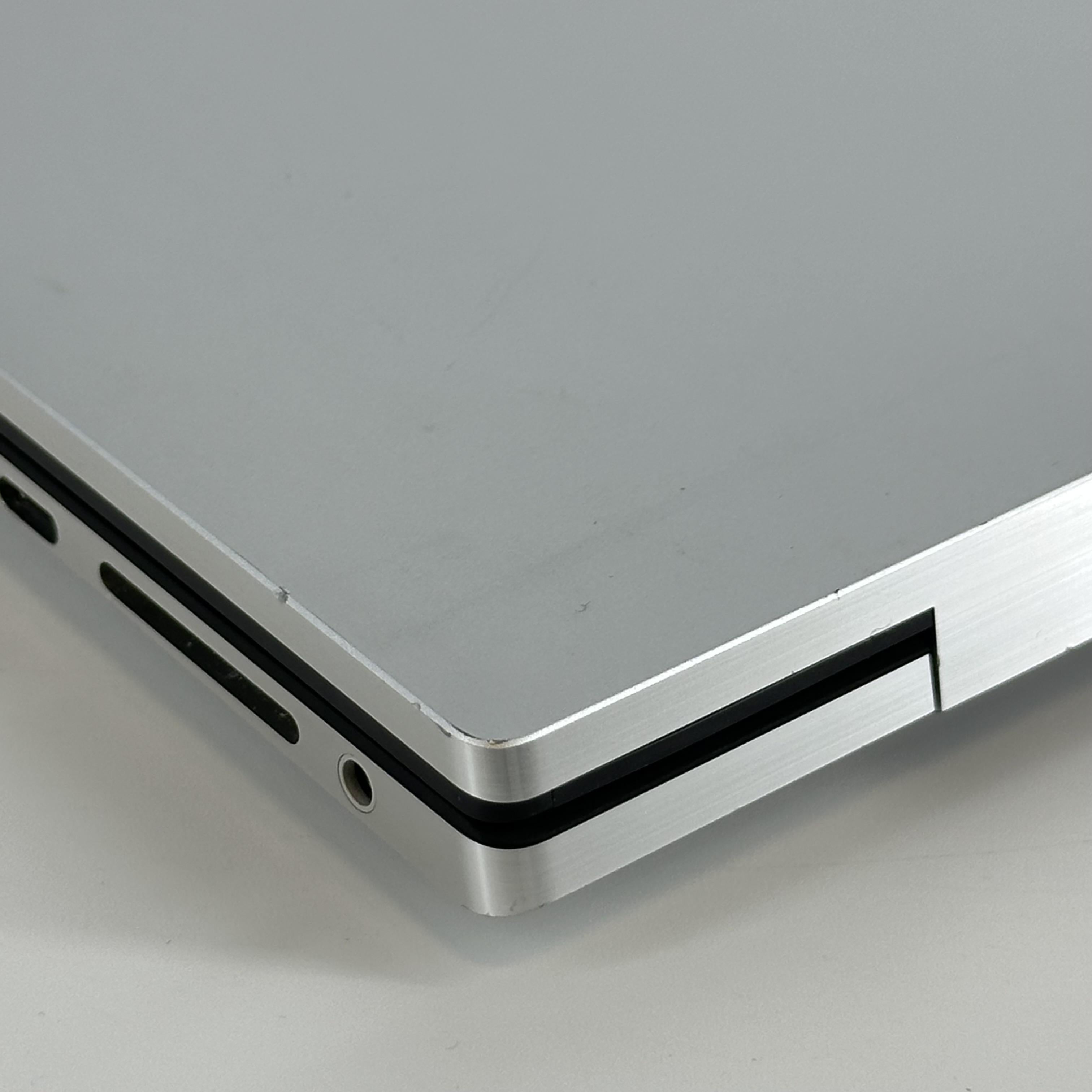 Dell XPS 17 9710 Silver 2.3 GHz Intel Core i7 11th Gen. 16GB RAM 512GB Solid State Drive NVIDIA GeForce RTX 3050 4 GB